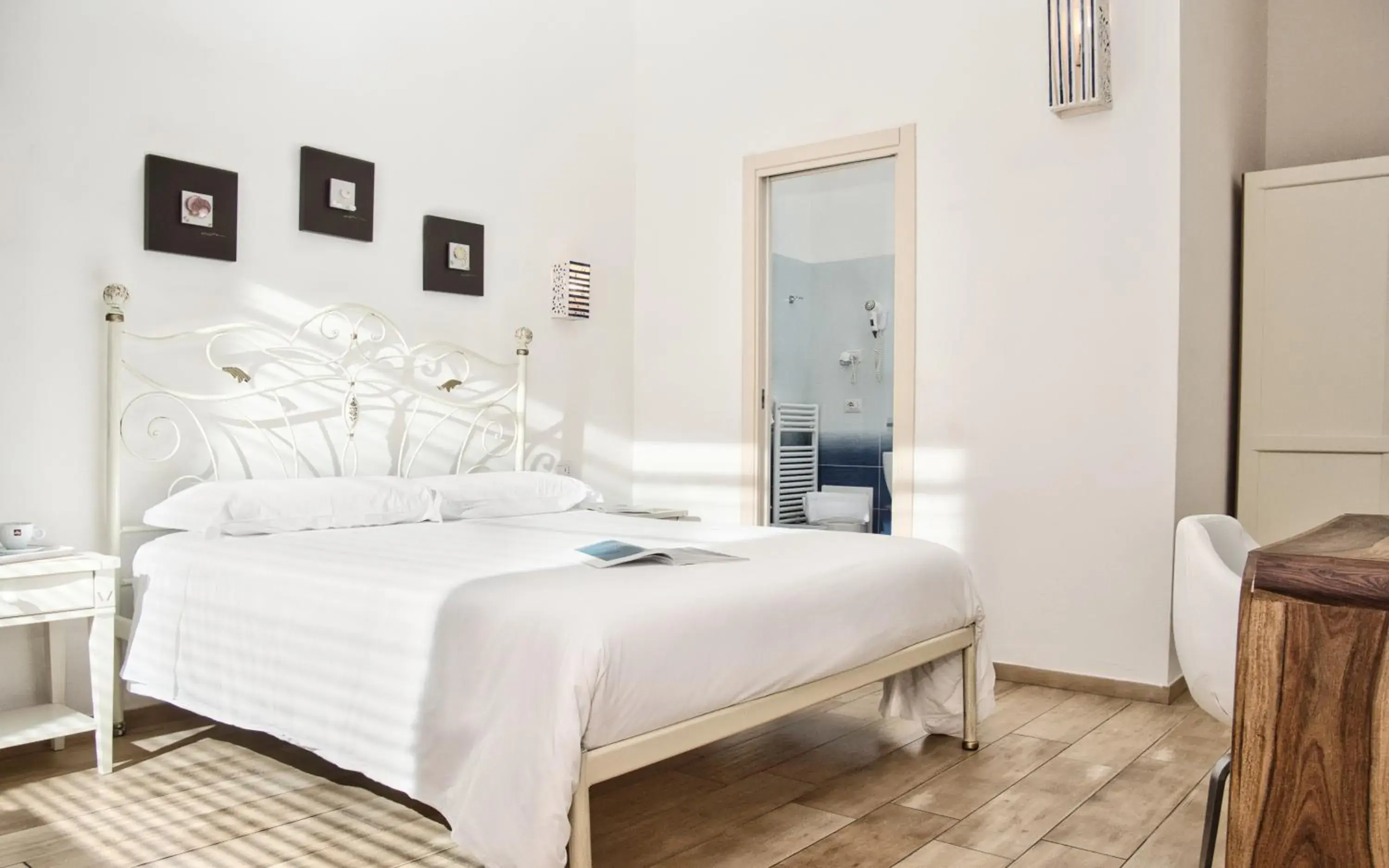 Comfort Double Room in Smart Suite & Apartments Comfort Double Room in Smart Suite & Apartments