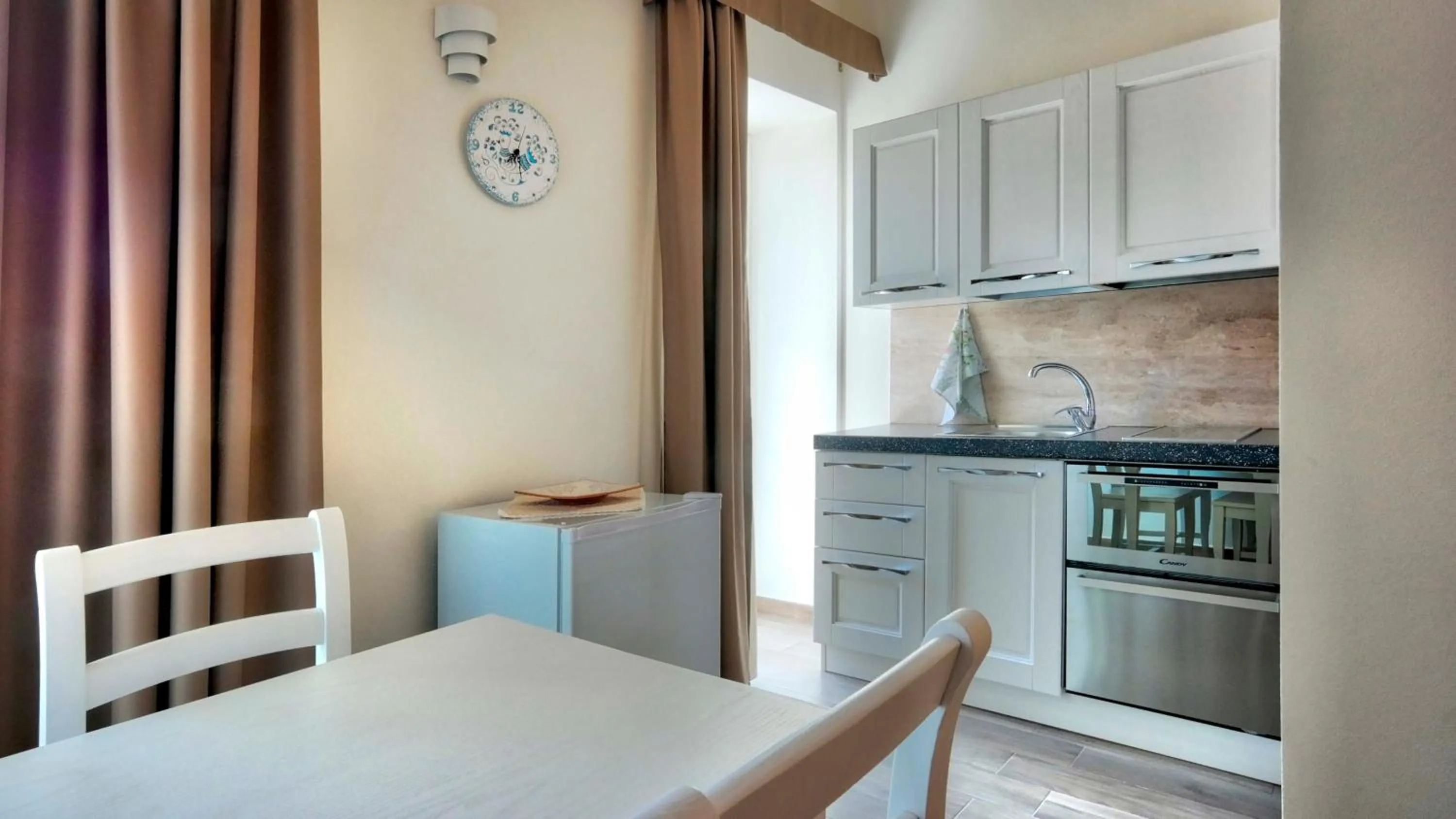 Kitchen or kitchenette in Smart Suite & Apartments