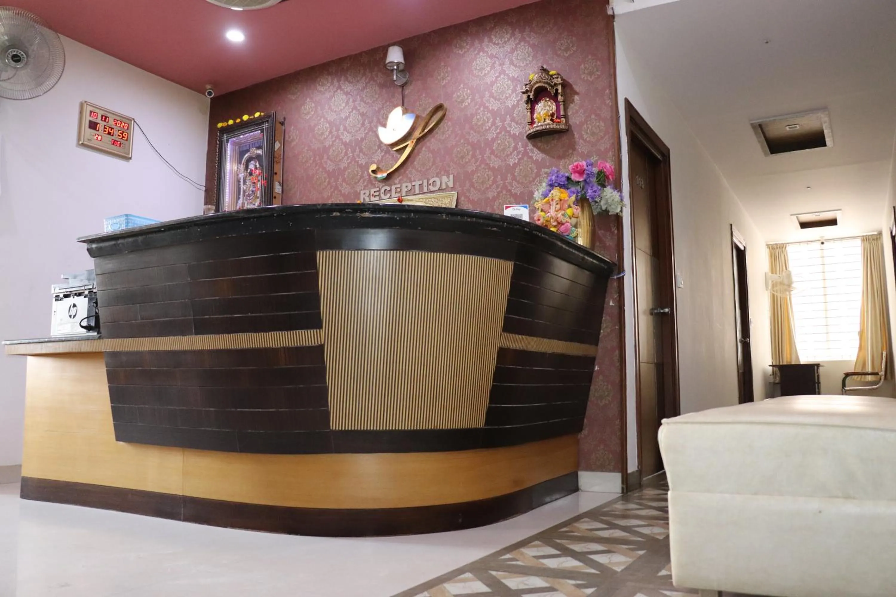 Lobby or reception in HOTEL SRI VAARI RESIDENCY