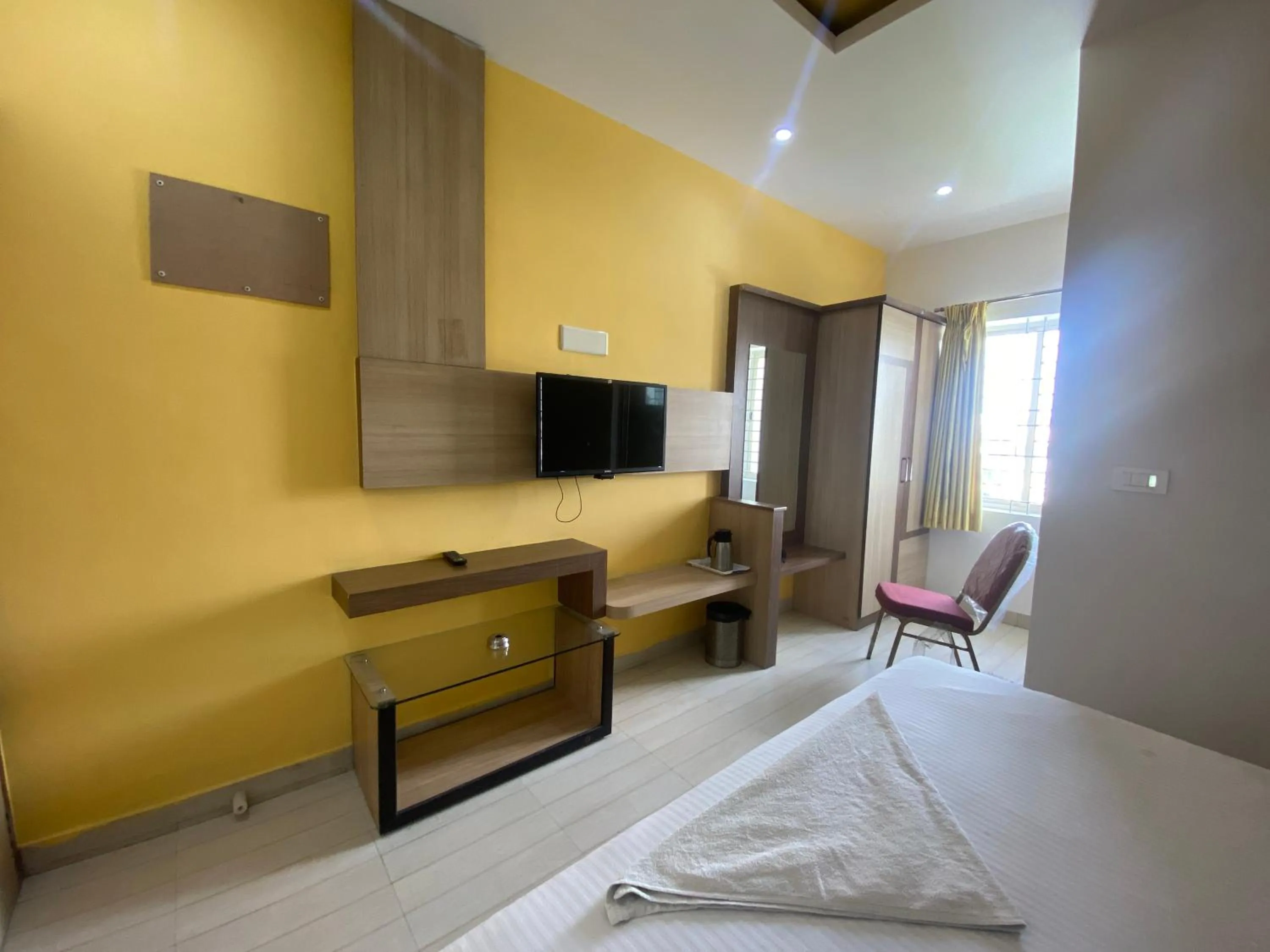 TV and multimedia, Bed in HOTEL SRI VAARI RESIDENCY