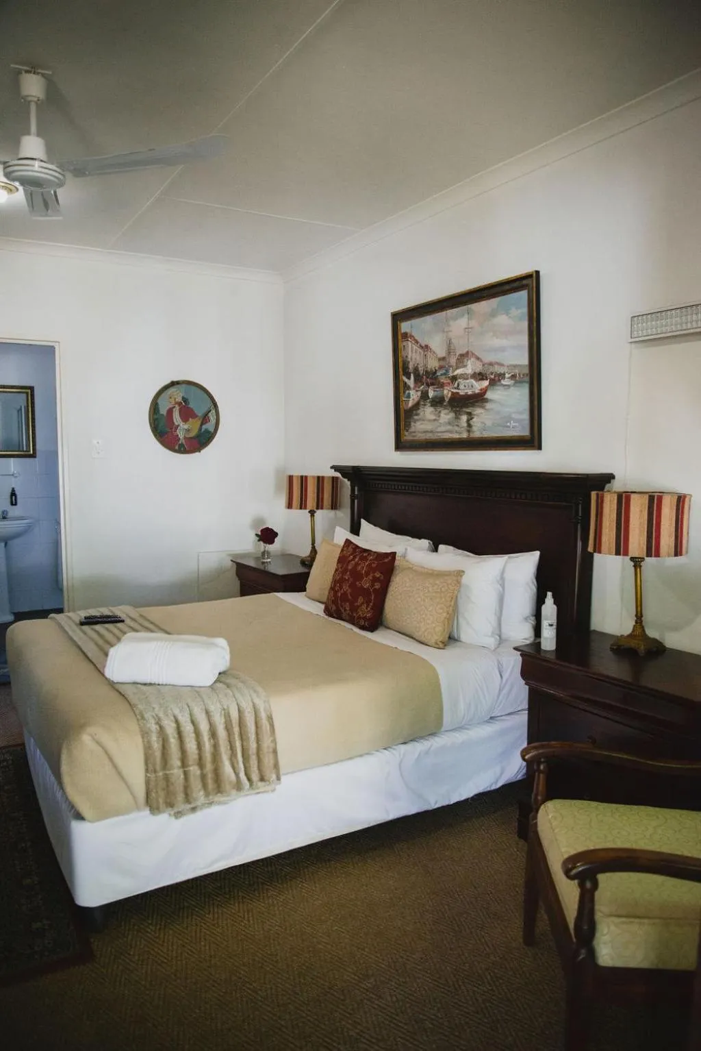 Bedroom, Bed in Lydenburg Manor Guest House