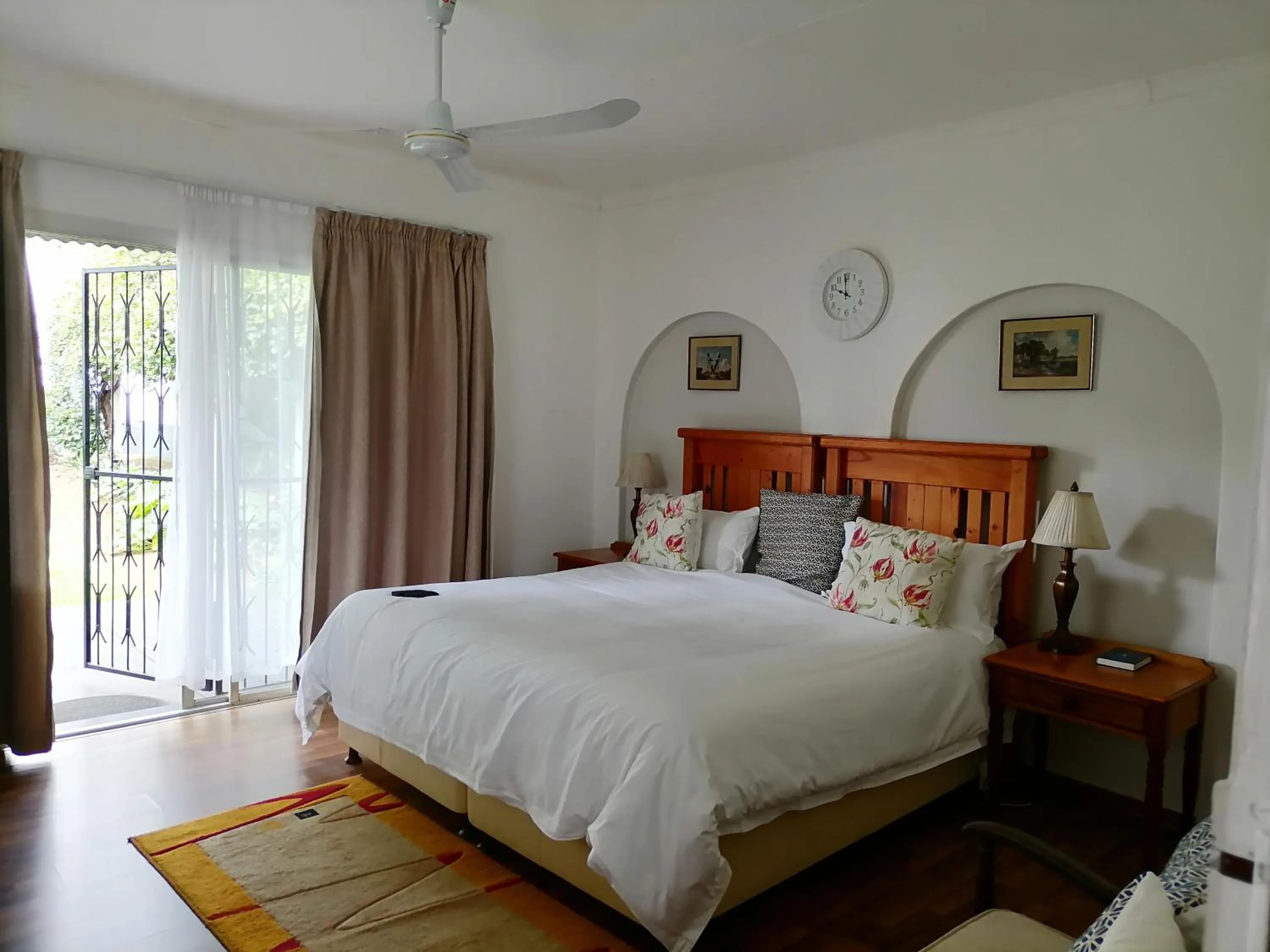 Bed in Lydenburg Manor Guest House