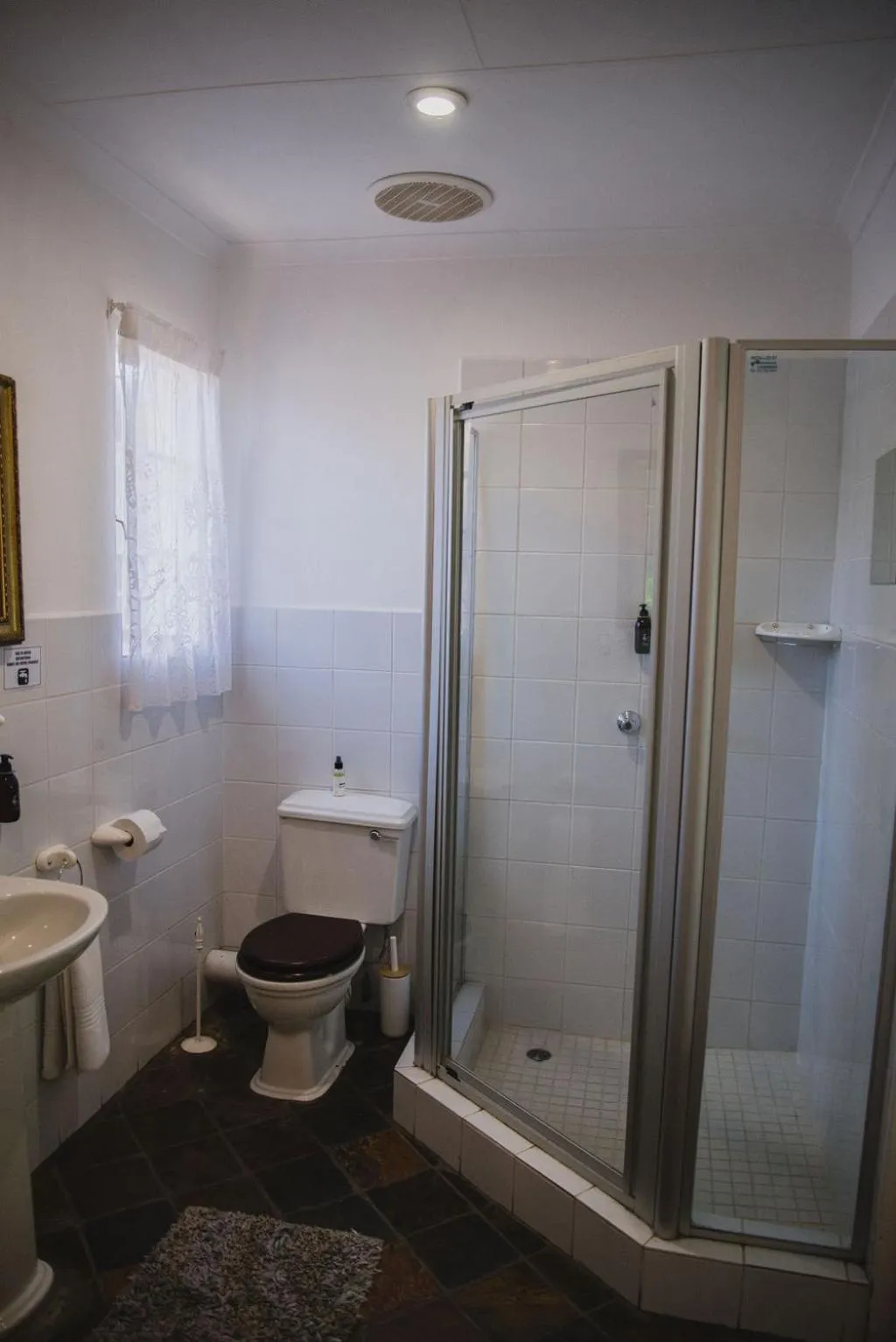 Bathroom in Lydenburg Manor Guest House