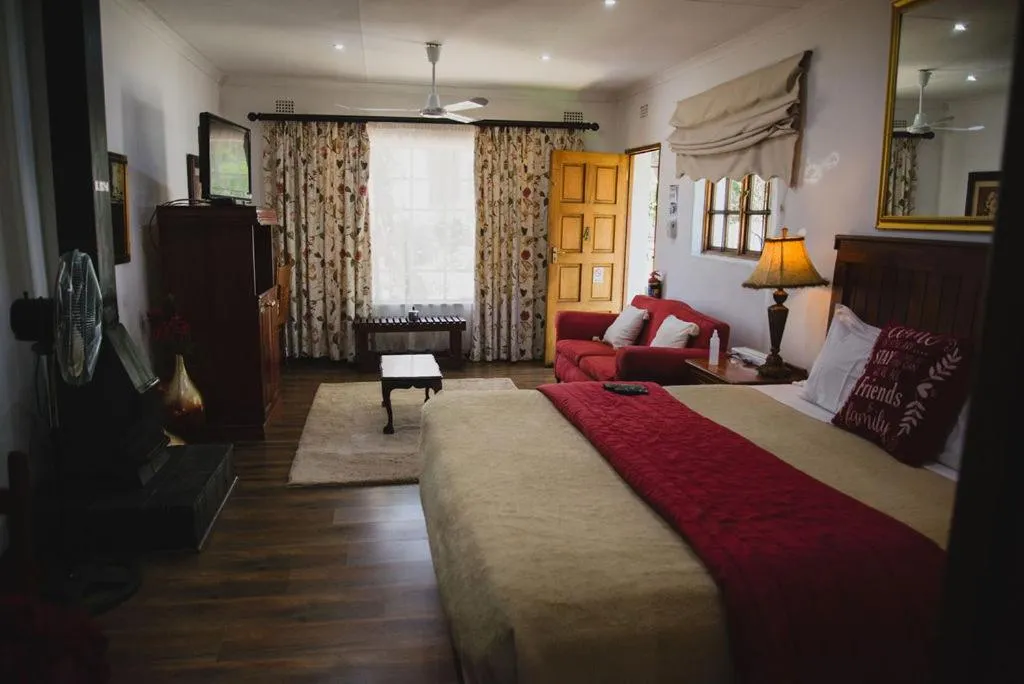 Bedroom, Bed in Lydenburg Manor Guest House