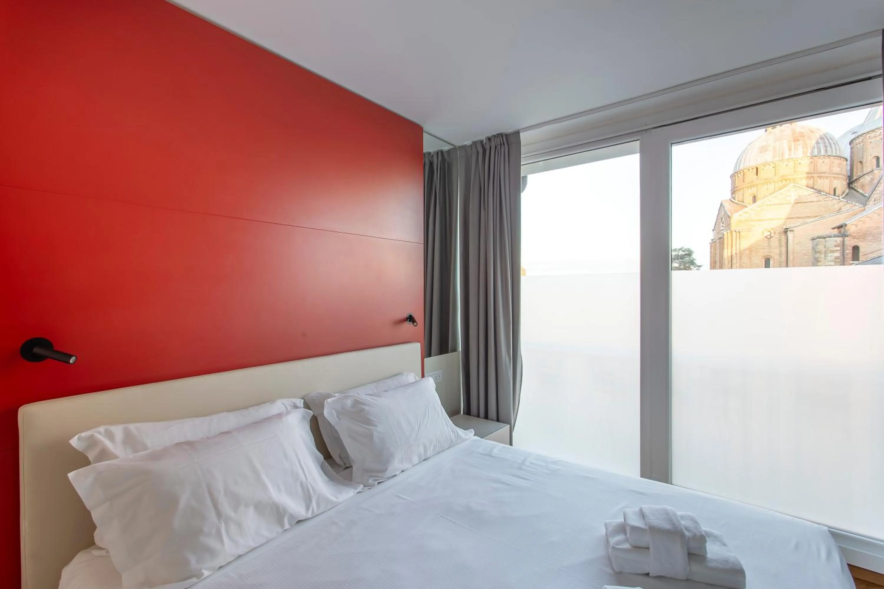 Bedroom, Bed in Padova Suites C20