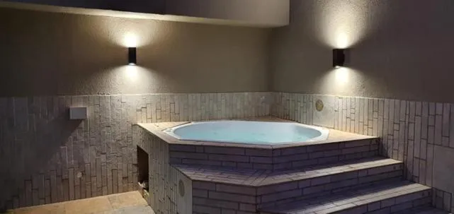 Hot Tub in Danara Place