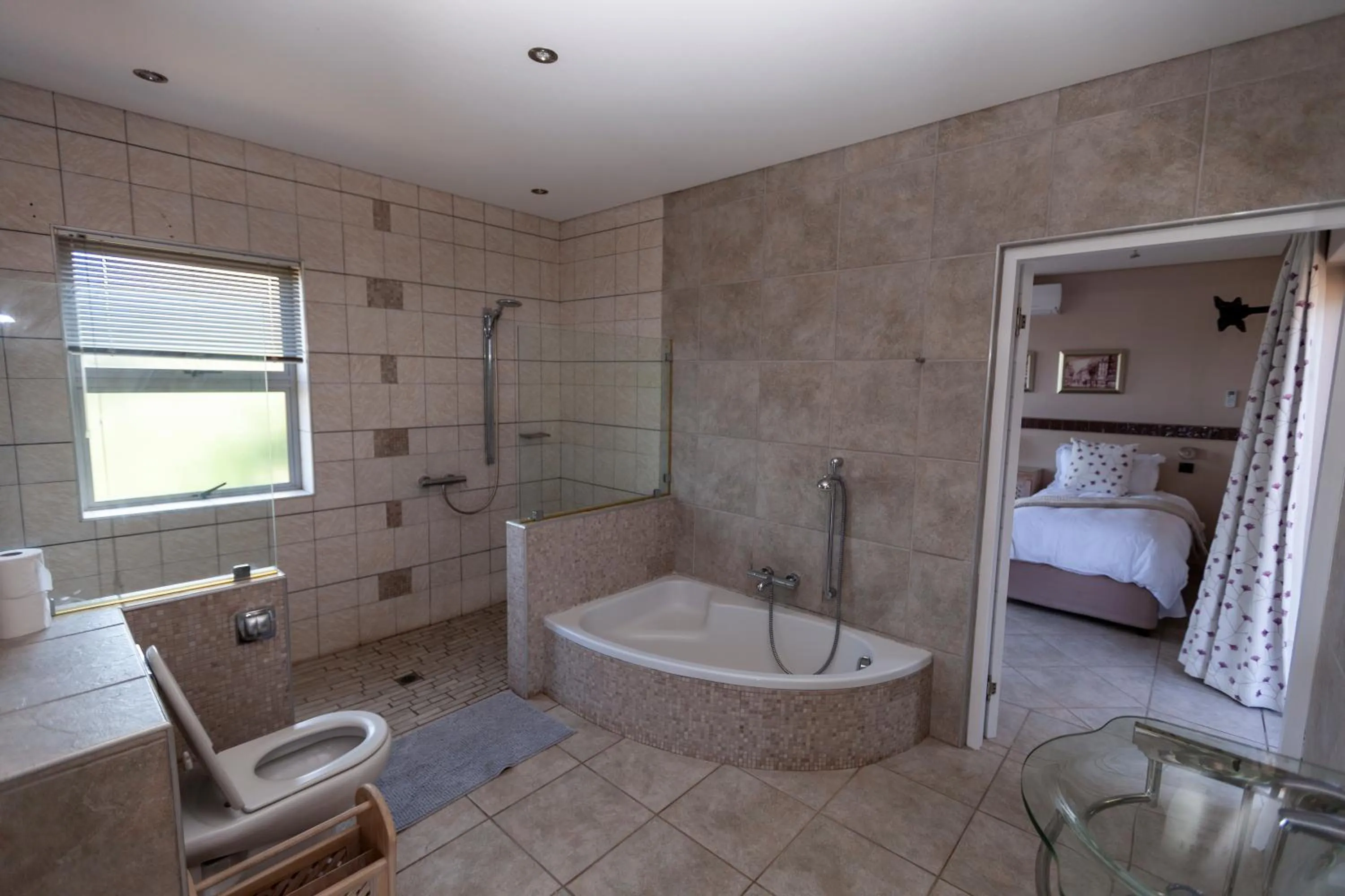 Bathroom, Bed in Danara Place