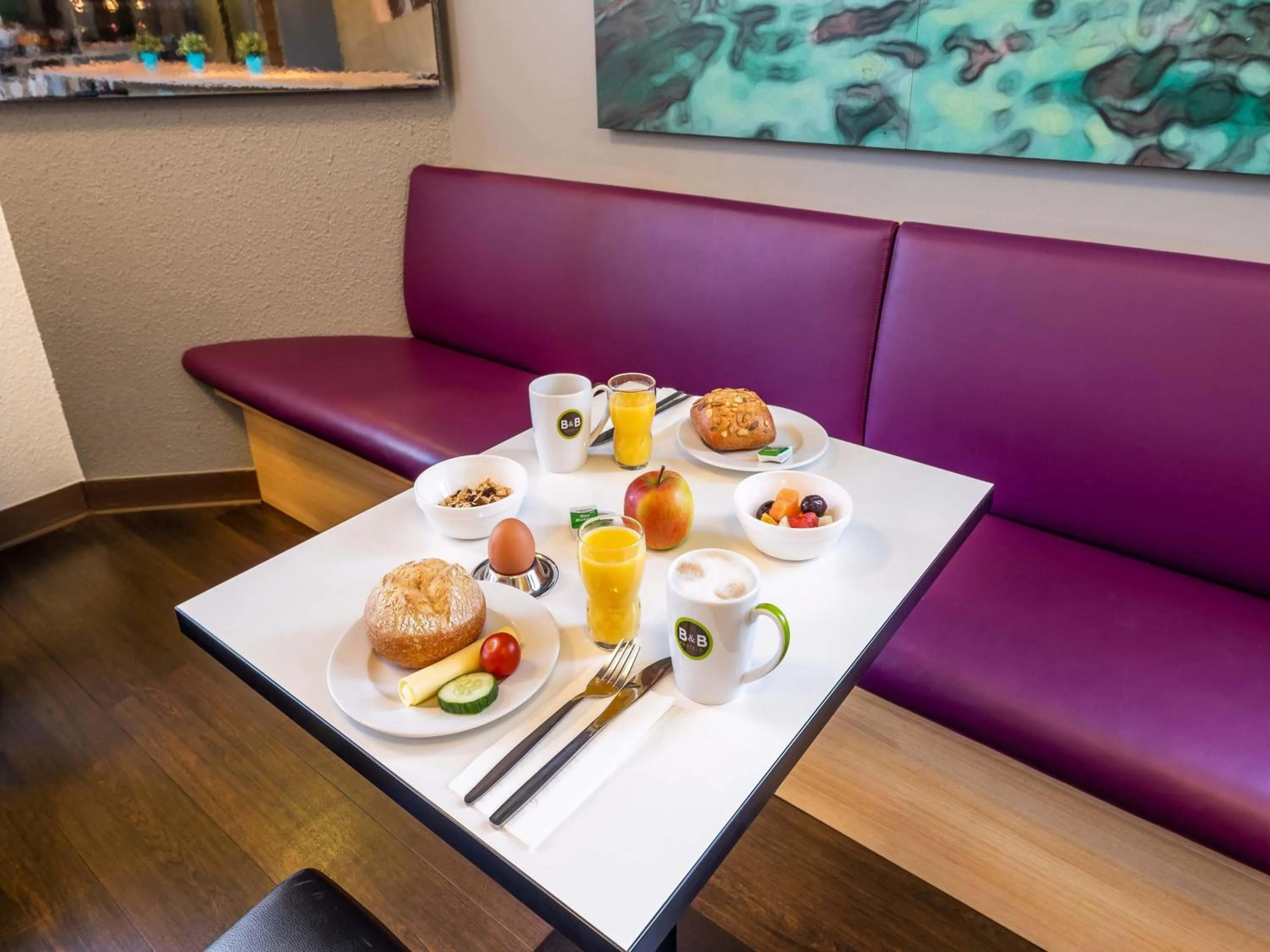 Restaurant/places to eat in B&B Hotel Freiburg-Nord