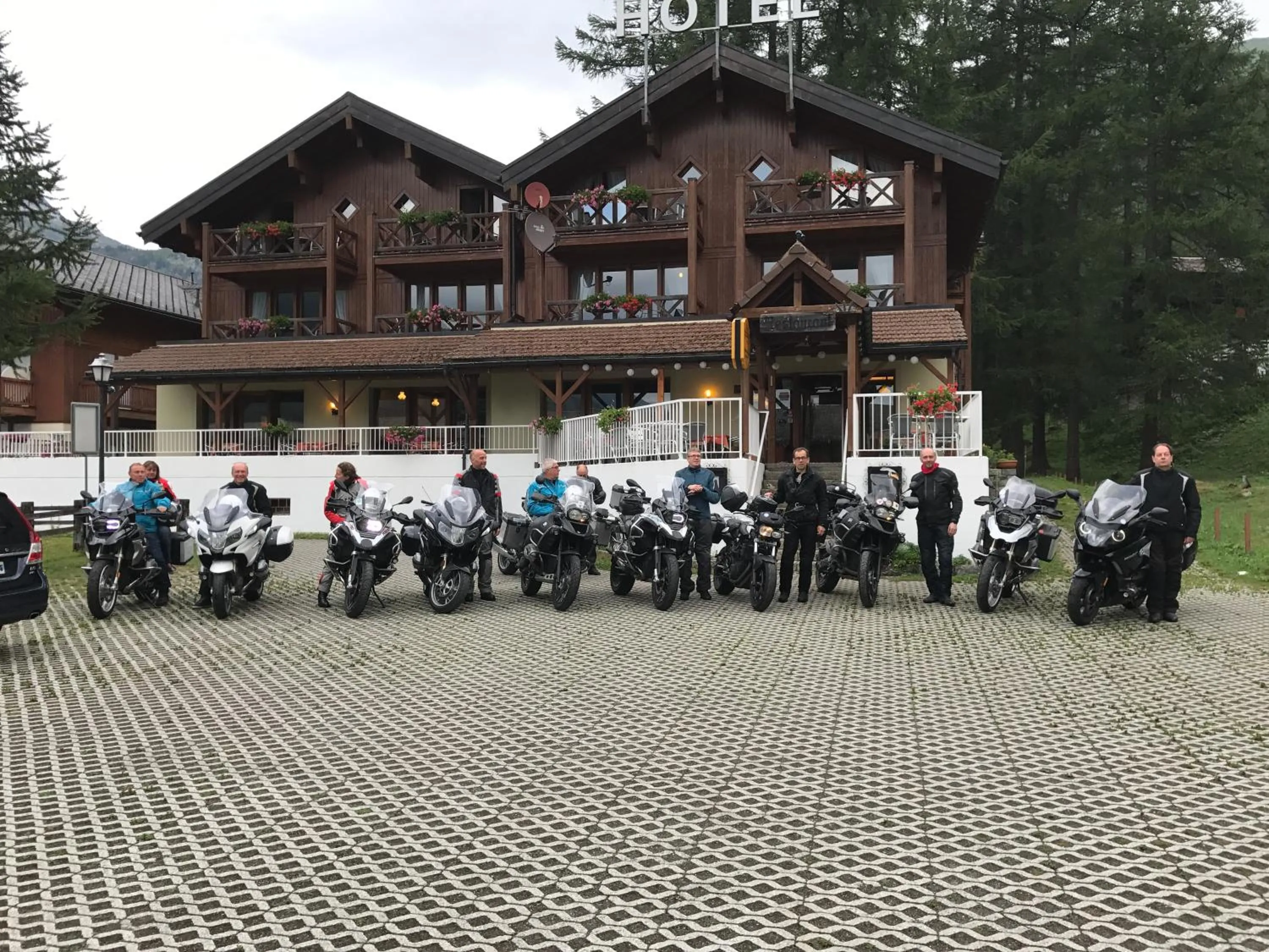 Facade/entrance in Hotel Alpenhof