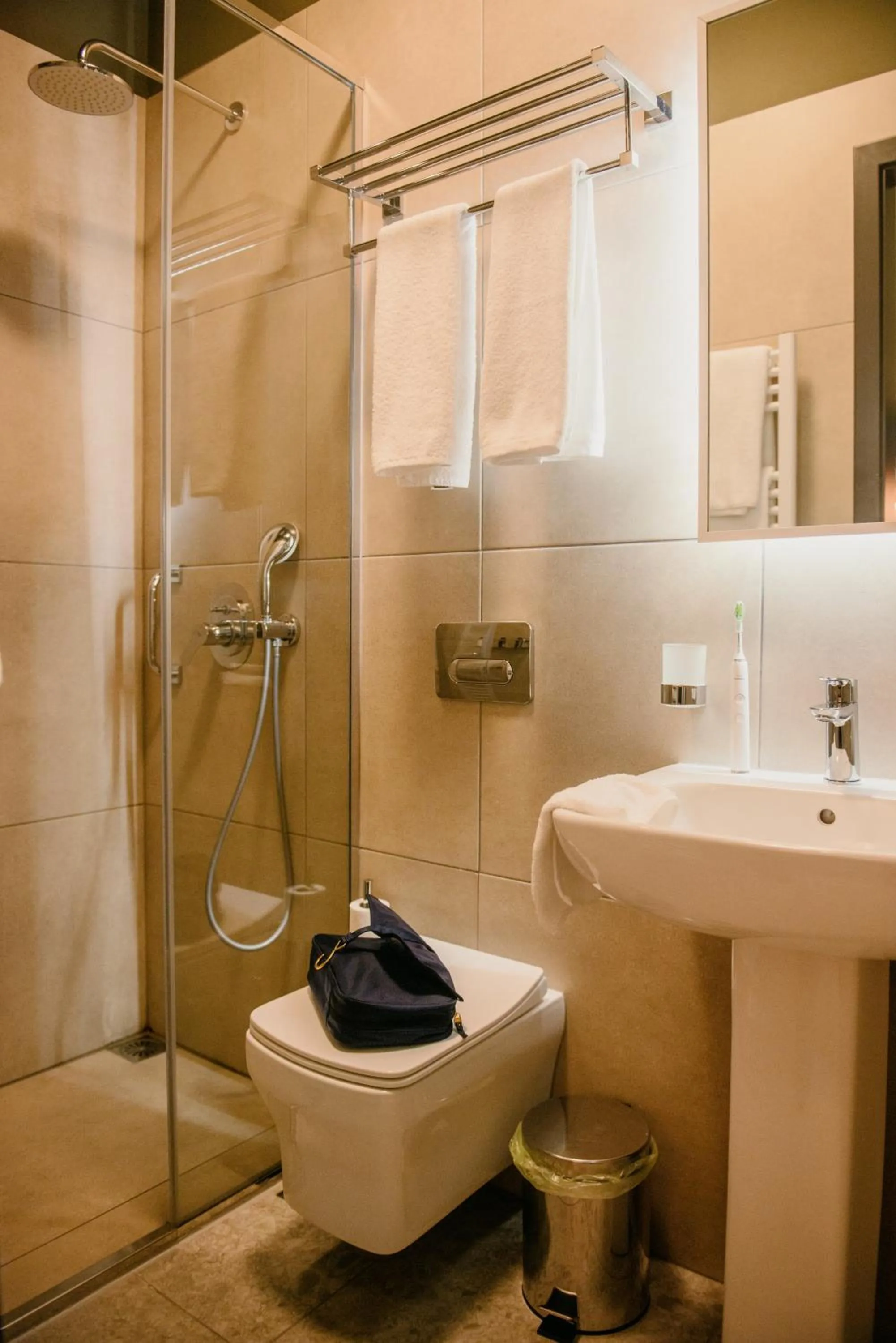 Shower in Cohort Koukaki