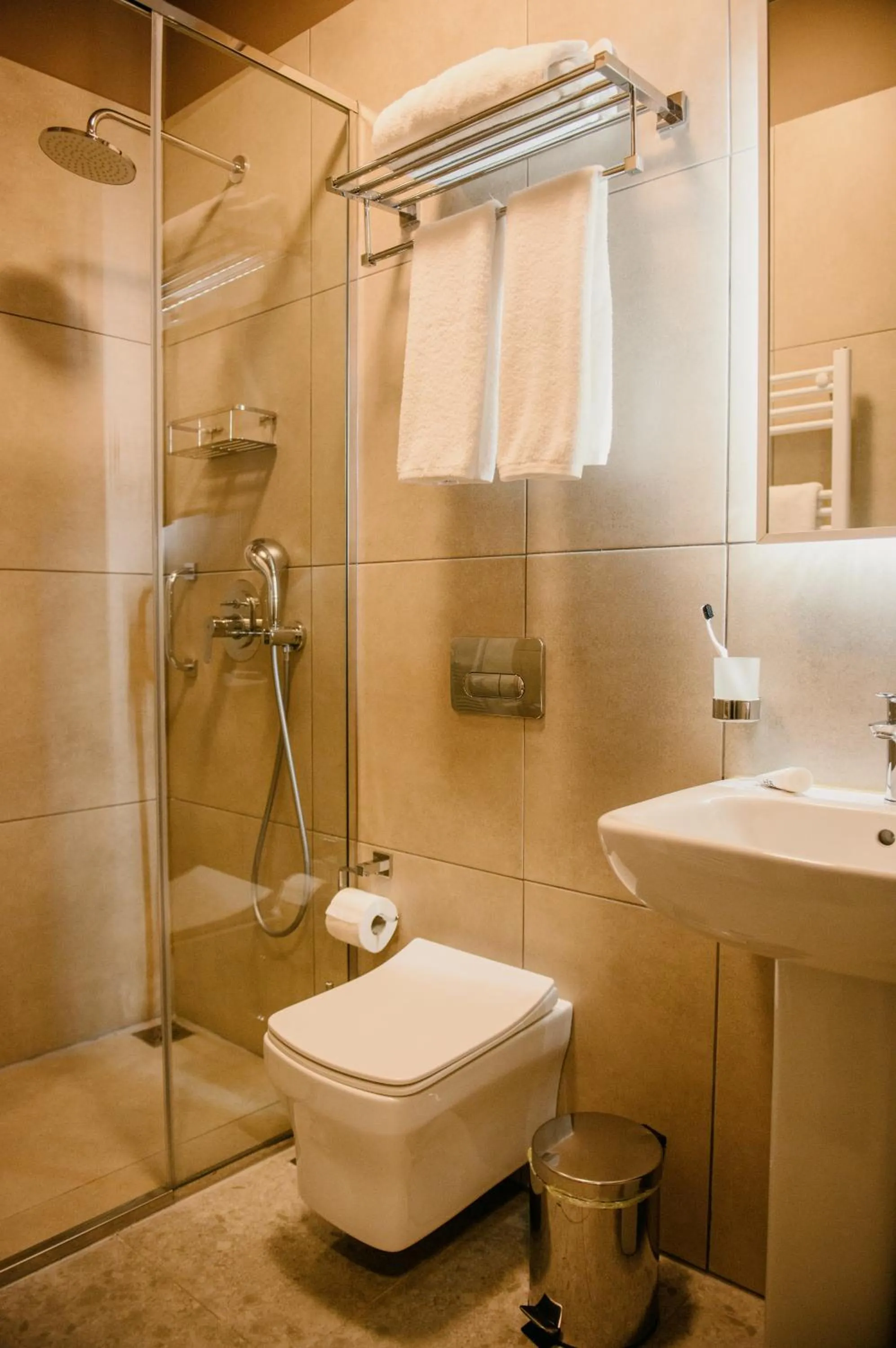 Shower in Cohort Koukaki