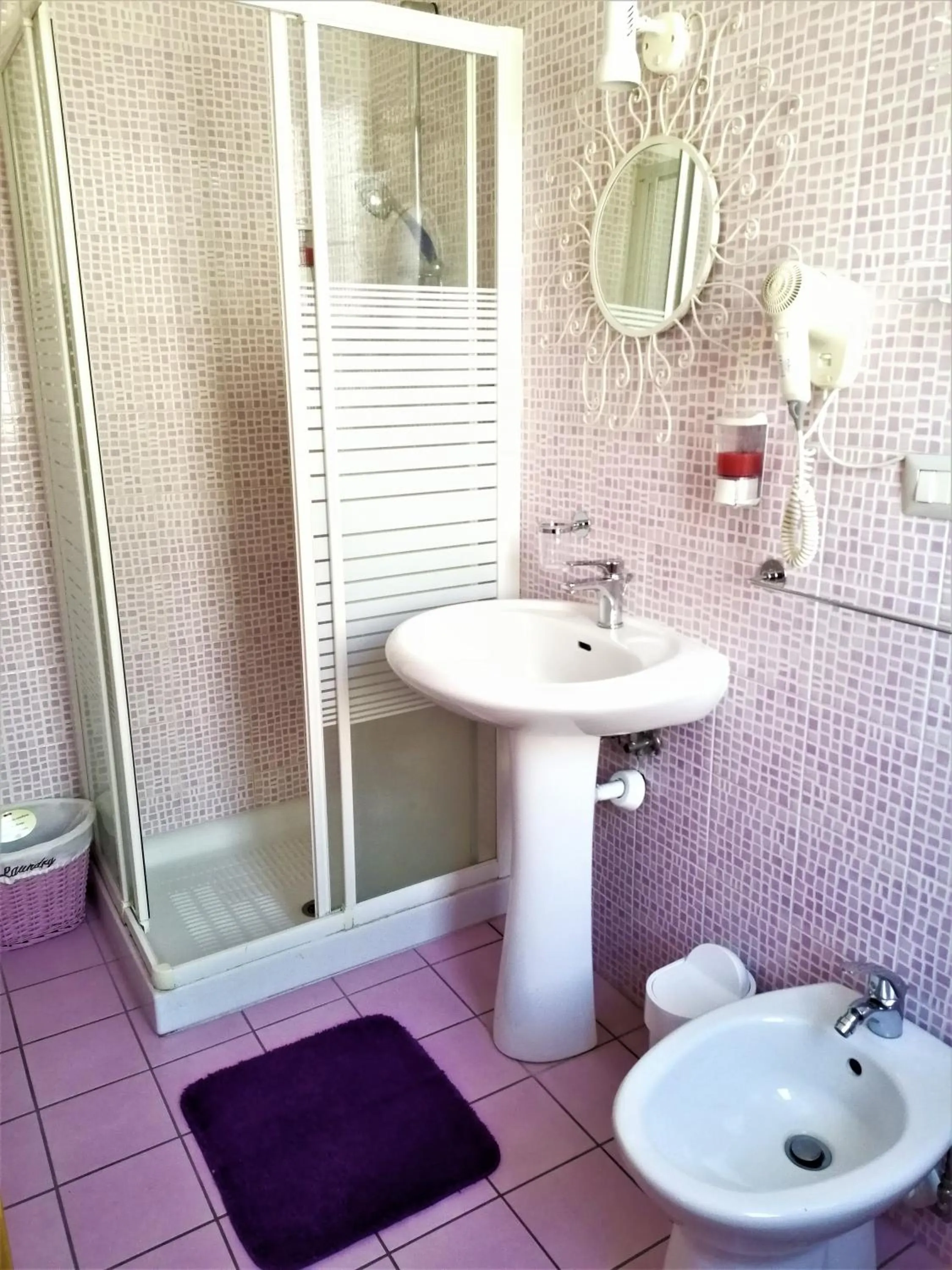 Bathroom in Hotel Serenella