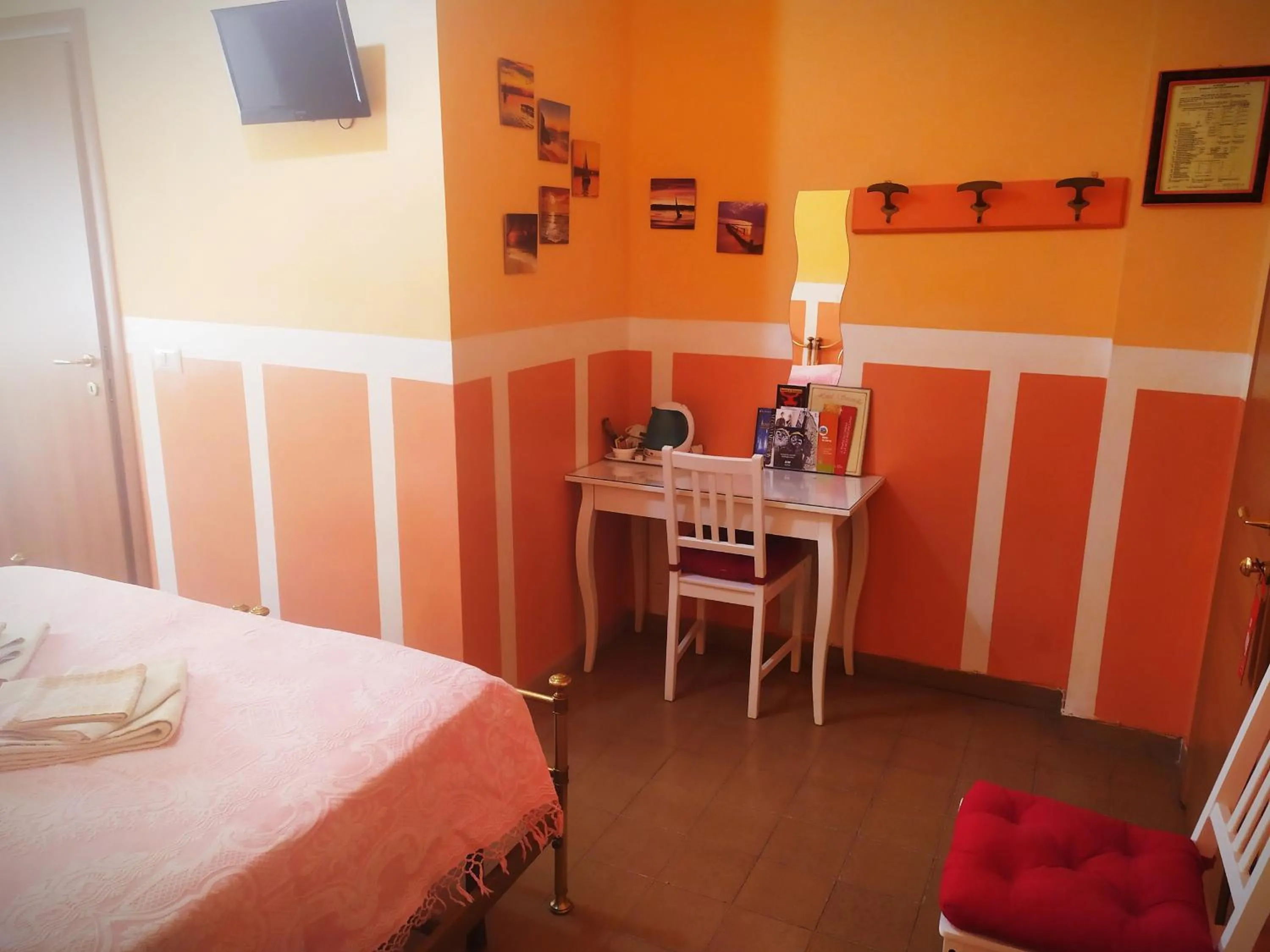 TV and multimedia, Bed in Hotel Serenella