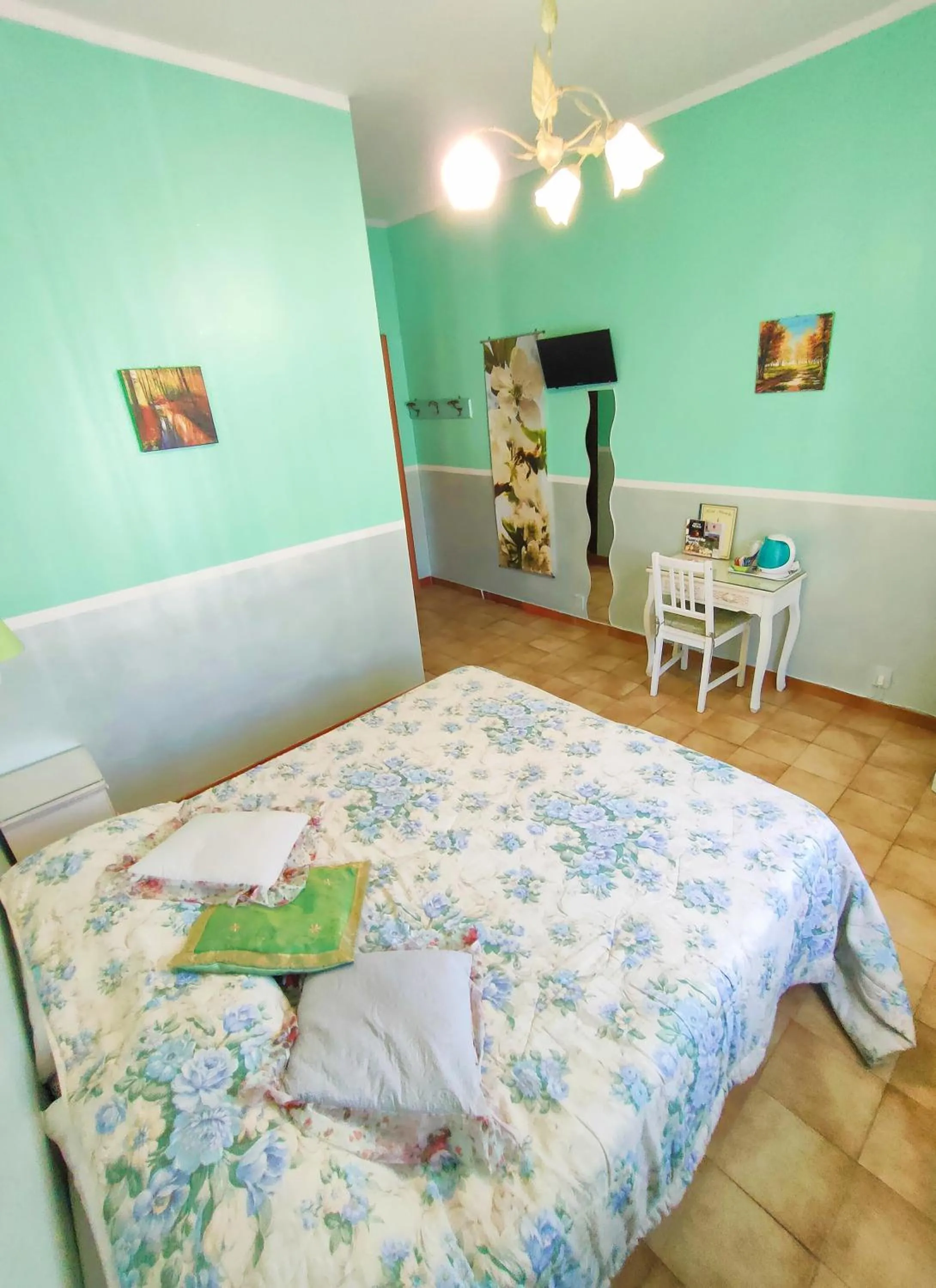 View (from property/room), Bed in Hotel Serenella