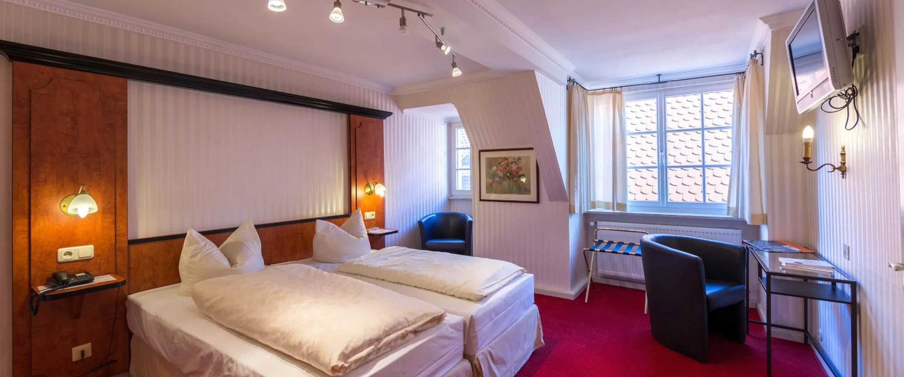 Bed in Gästehaus Plönlein - Hotel Goldener Hirsch Rothenburg