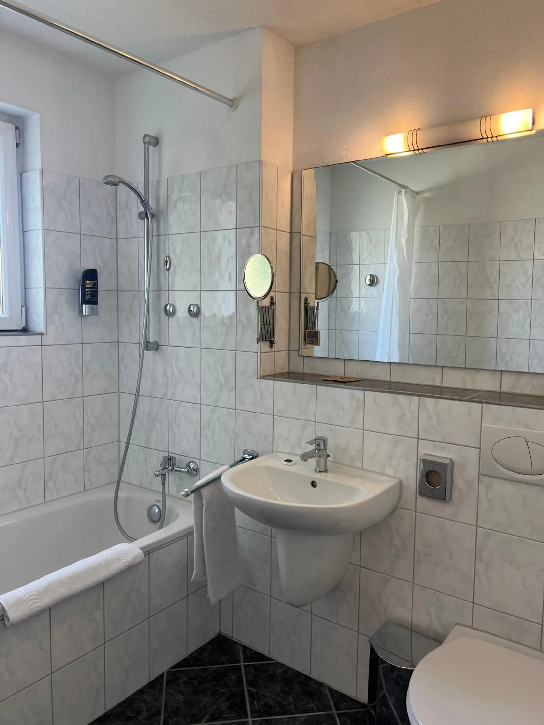 Toilet in Runas Air Muc Park Sleep & Fly