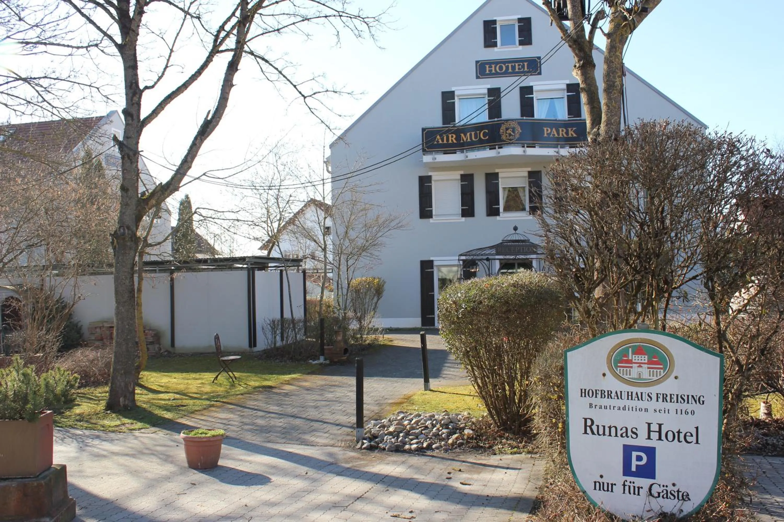 Property building in Runas Air Muc Park Sleep & Fly