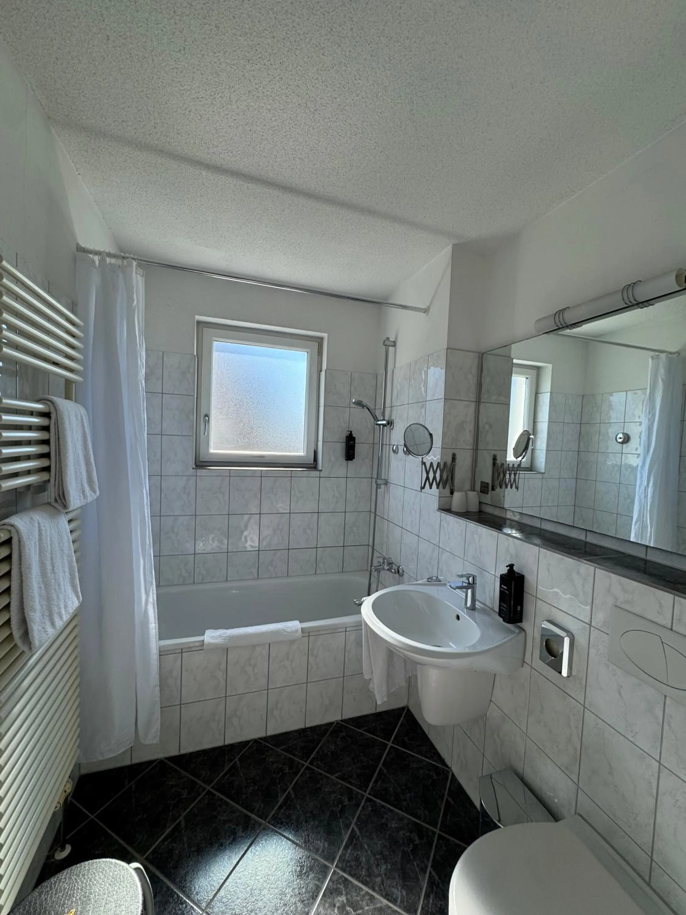 Bathroom in Runas Air Muc Park Sleep & Fly