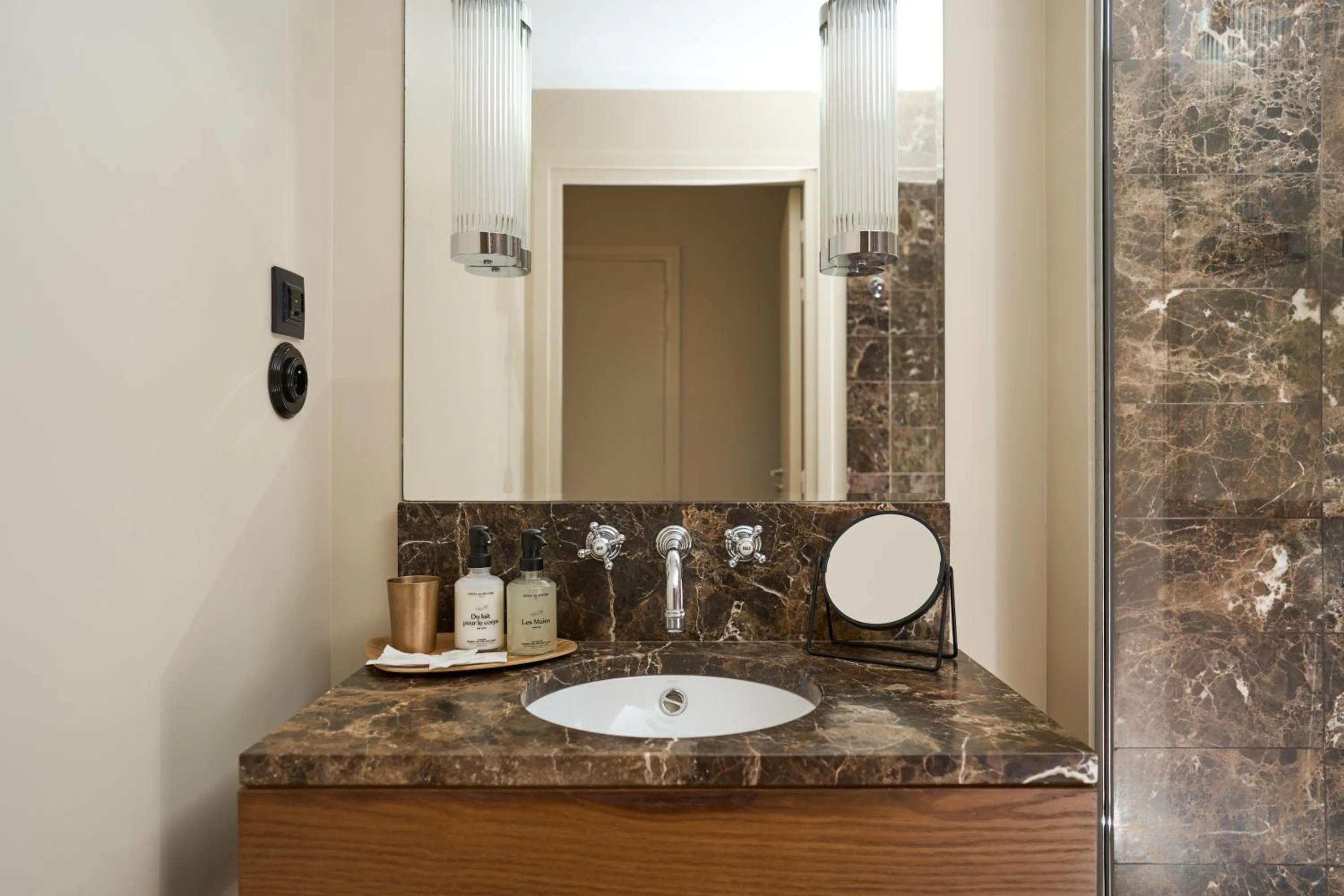 Bathroom in Hôtel du Sentier