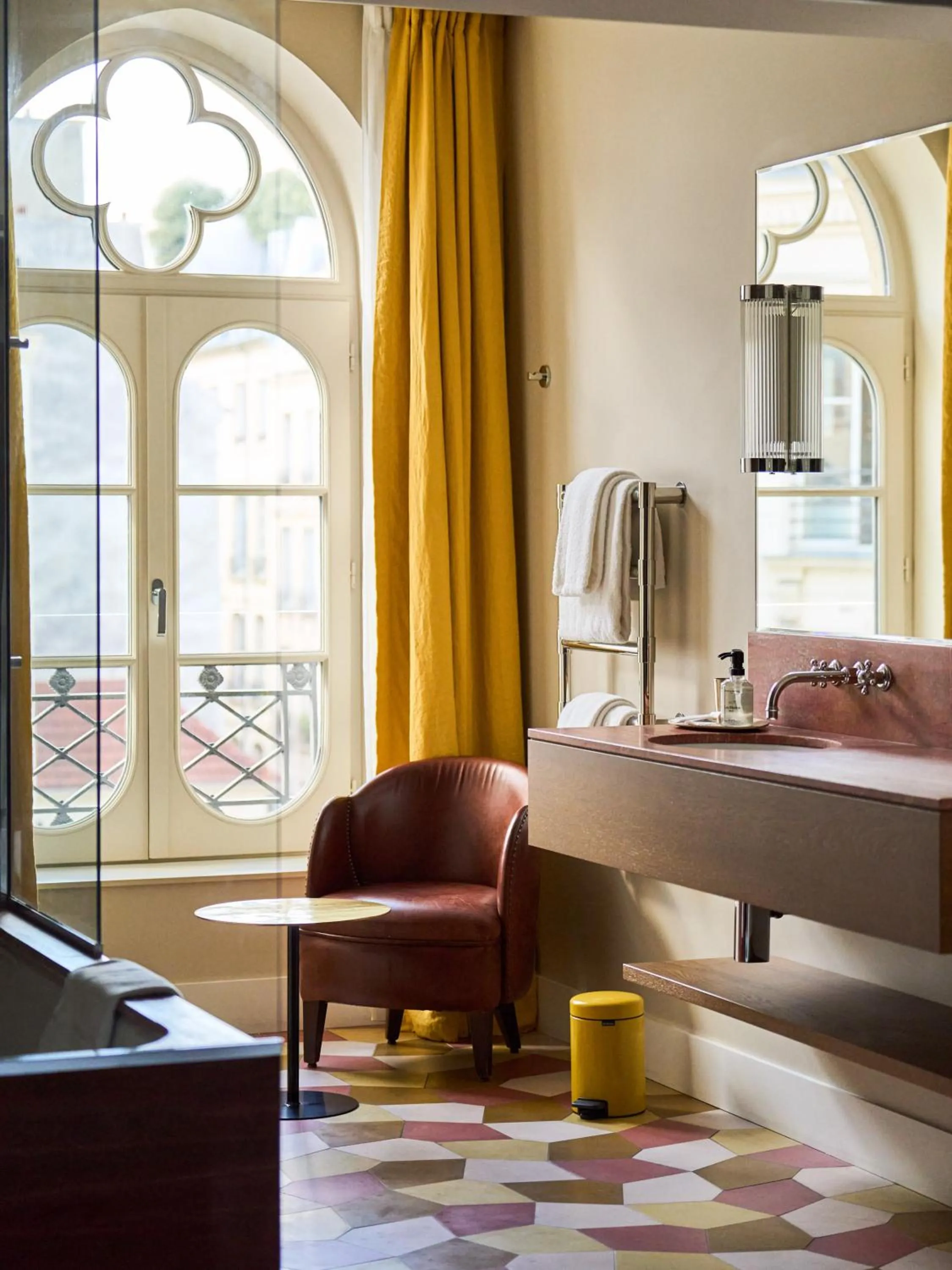 Bathroom, Bed in Hôtel du Sentier