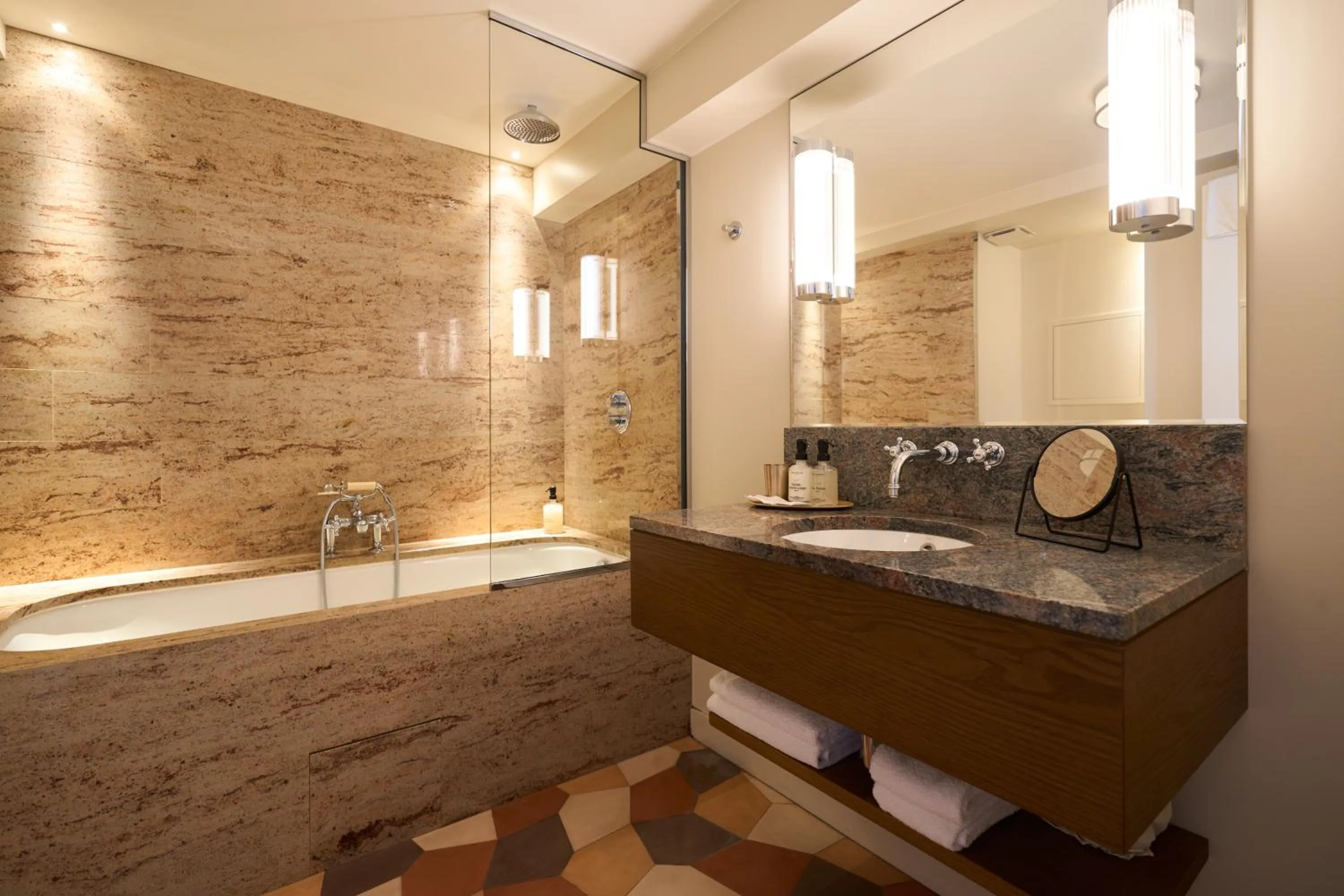 Bathroom in Hôtel du Sentier