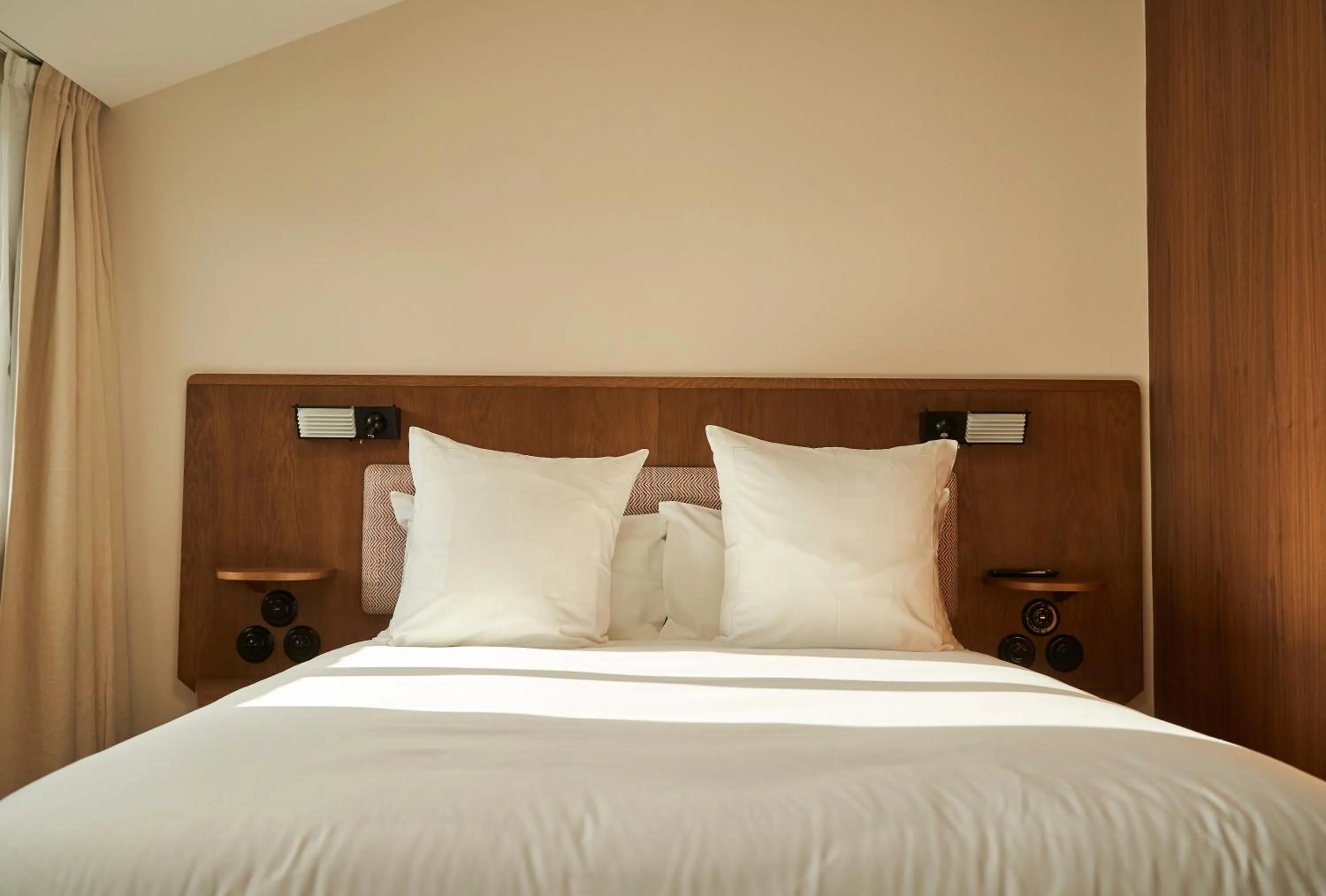 Bedroom, Bed in Hôtel du Sentier