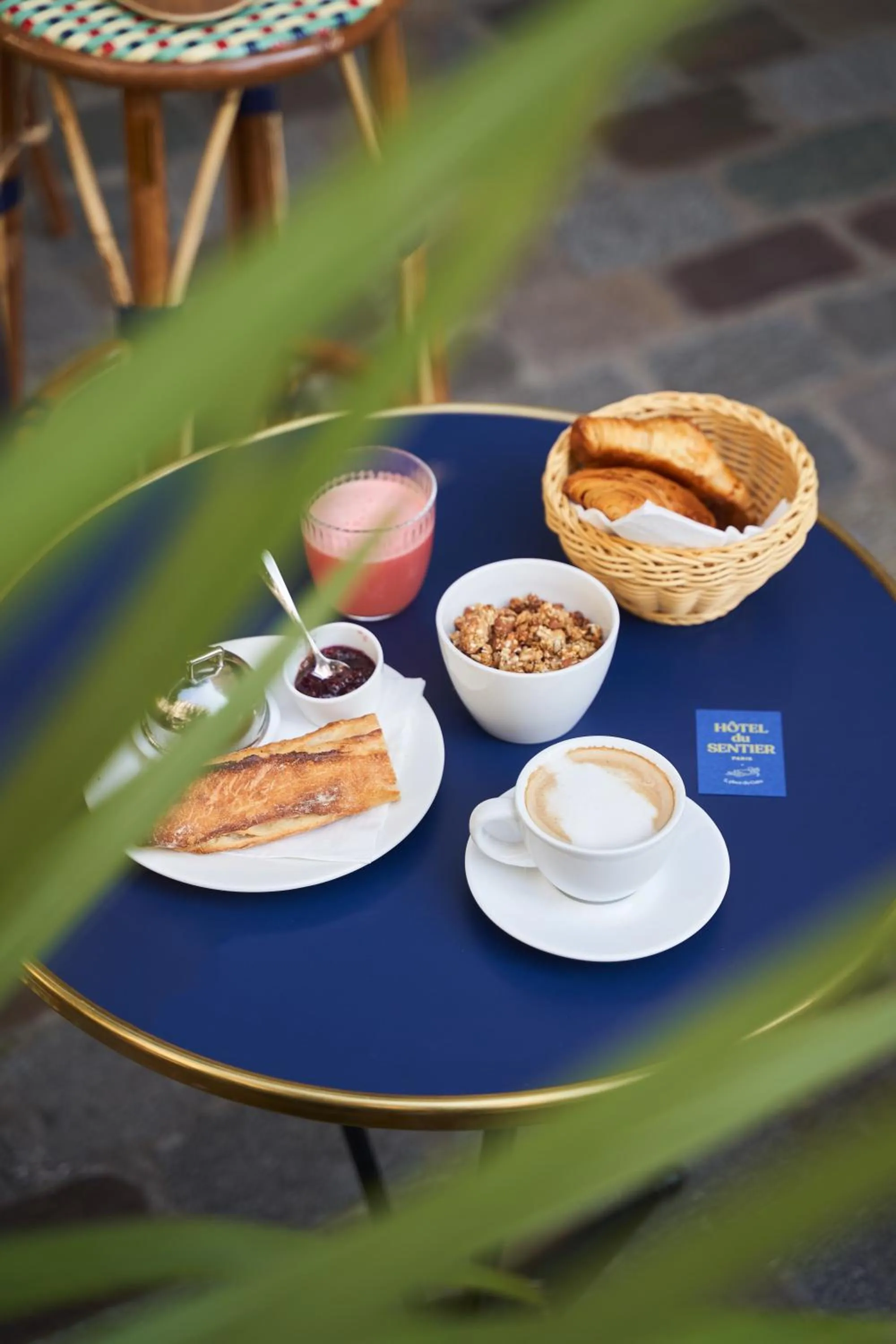 Continental breakfast in Hôtel du Sentier
