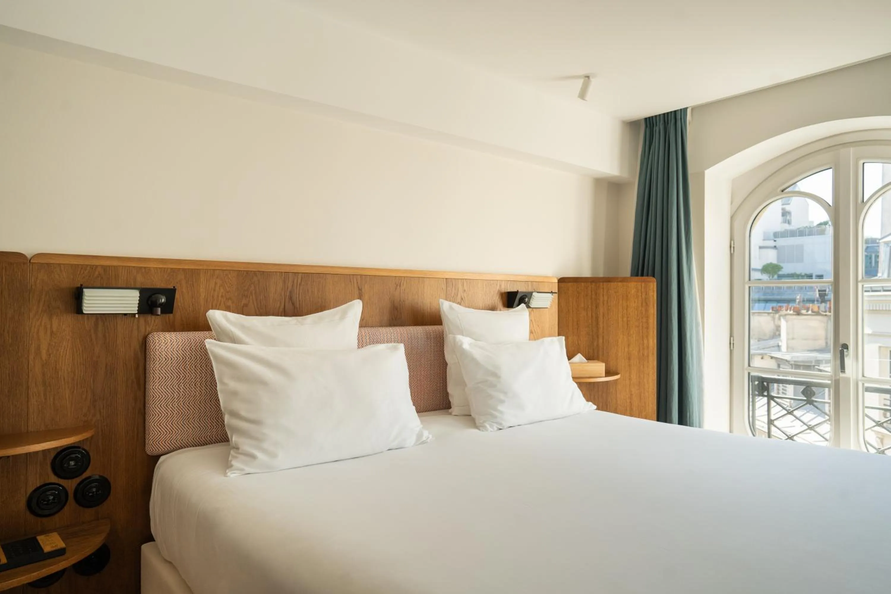 Bedroom, Bed in Hôtel du Sentier