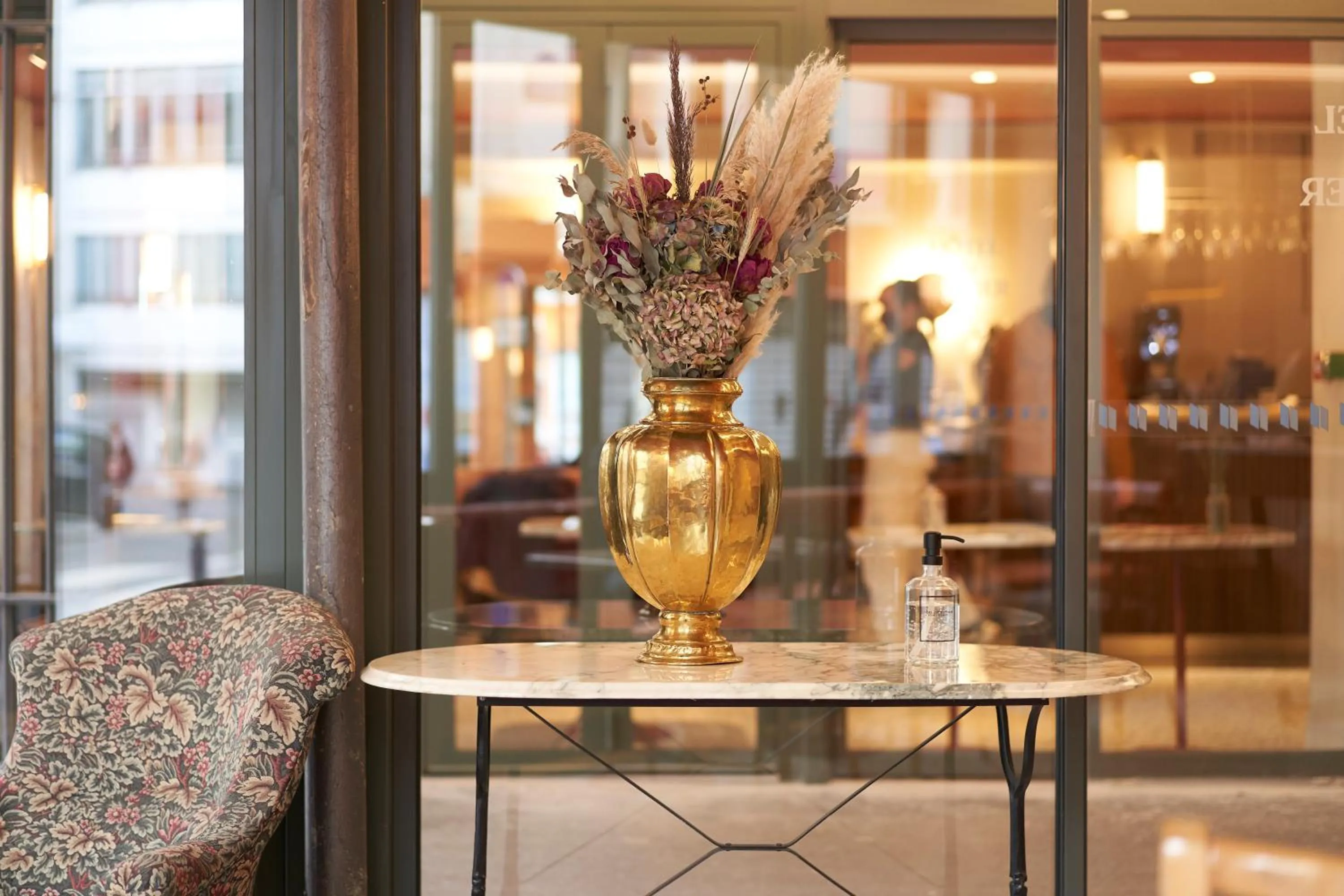 Restaurant/places to eat in Hôtel du Sentier