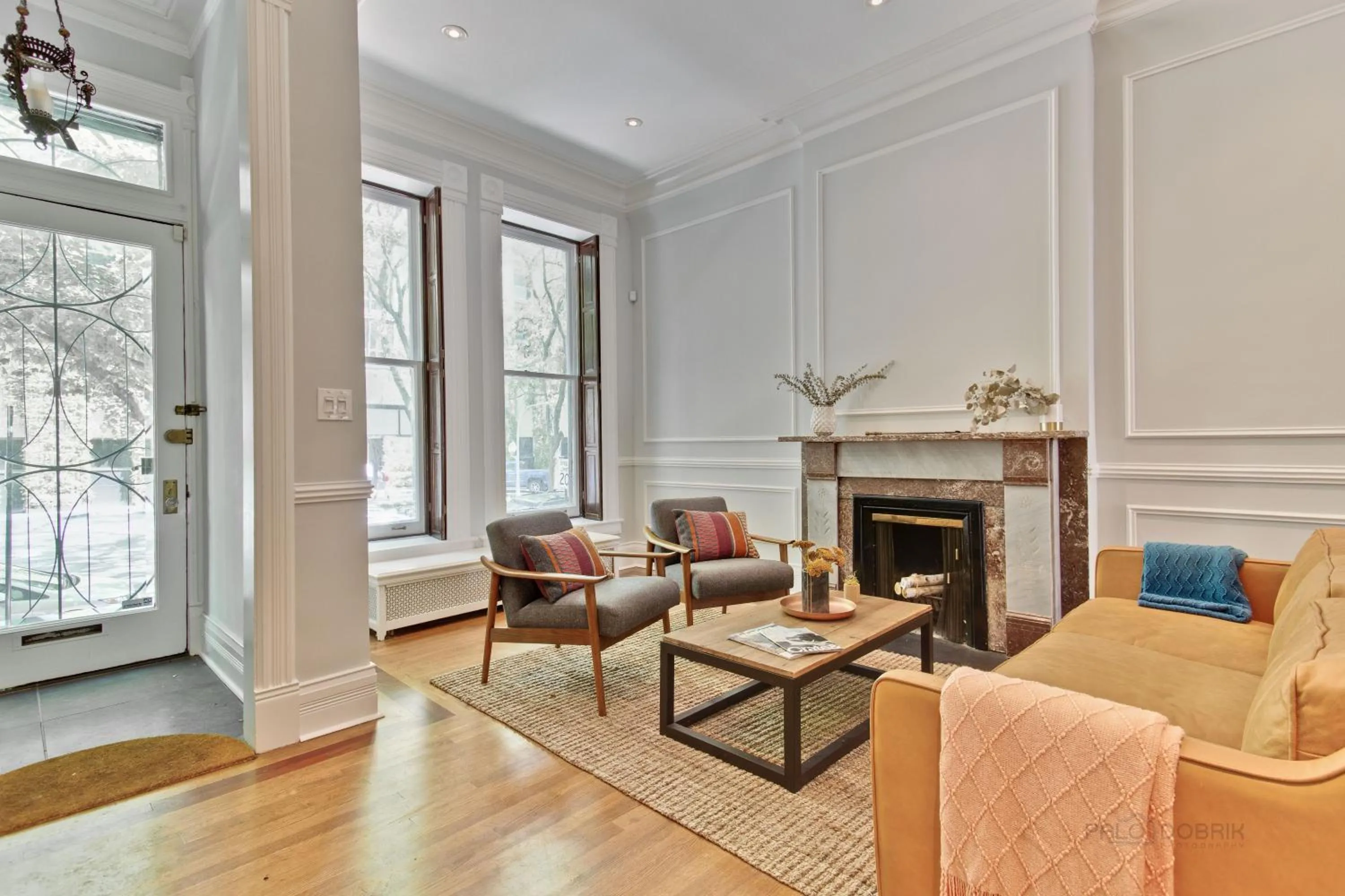 Lounge or bar in Historic luxury Townhouse in Downtown Chicago