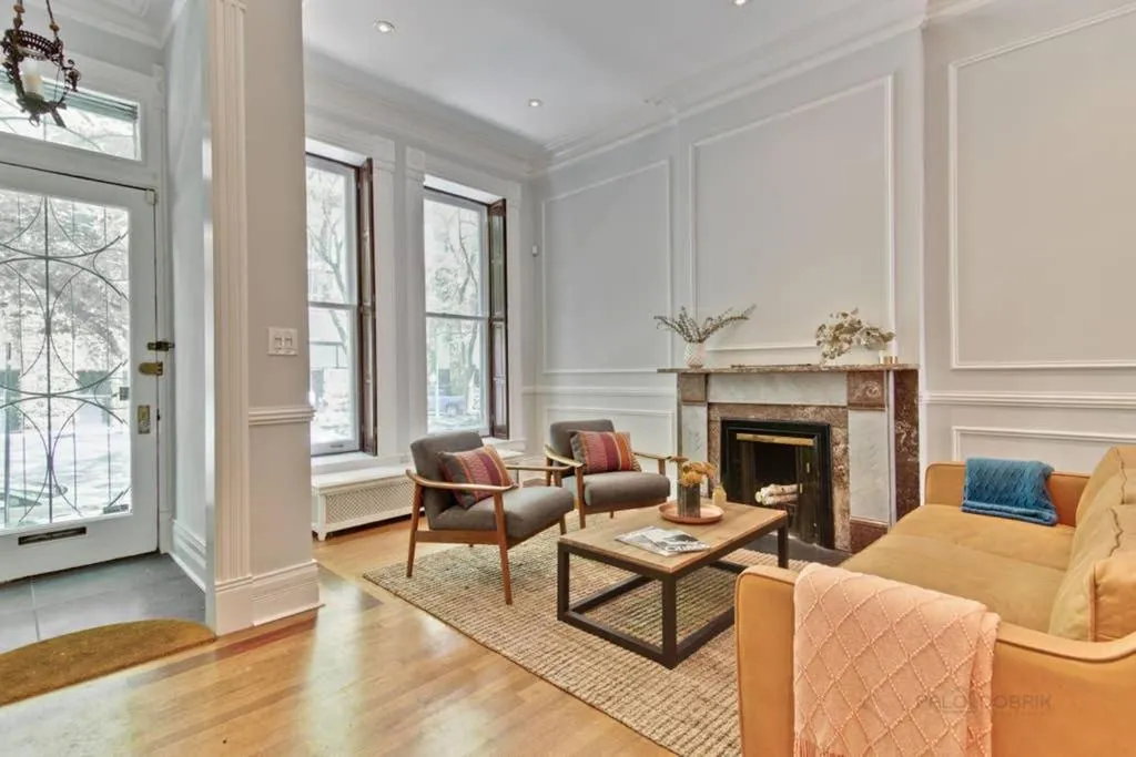 Living room in Historic luxury Townhouse in Downtown Chicago