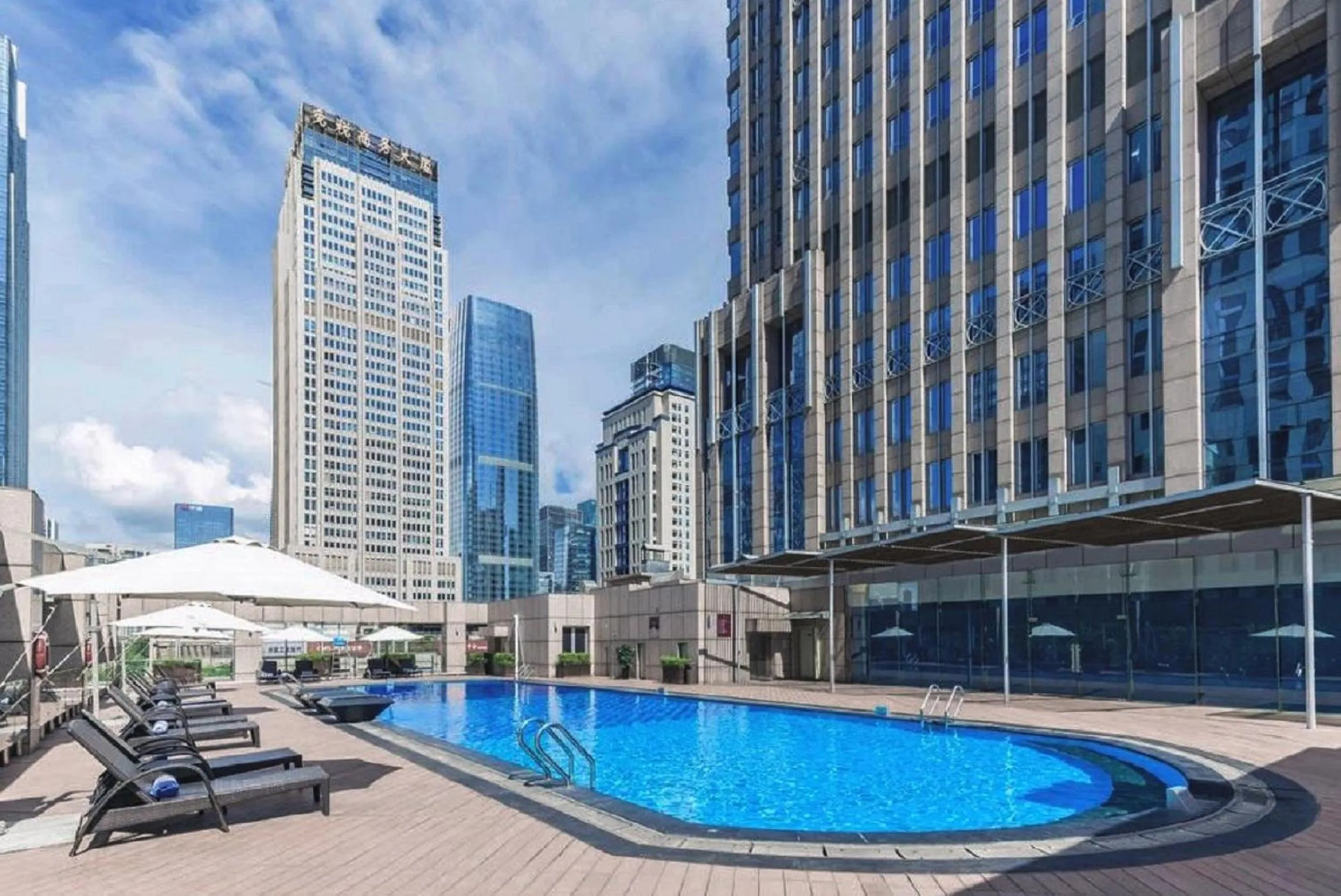 Swimming pool in Crowne Plaza Shenzhen Futian