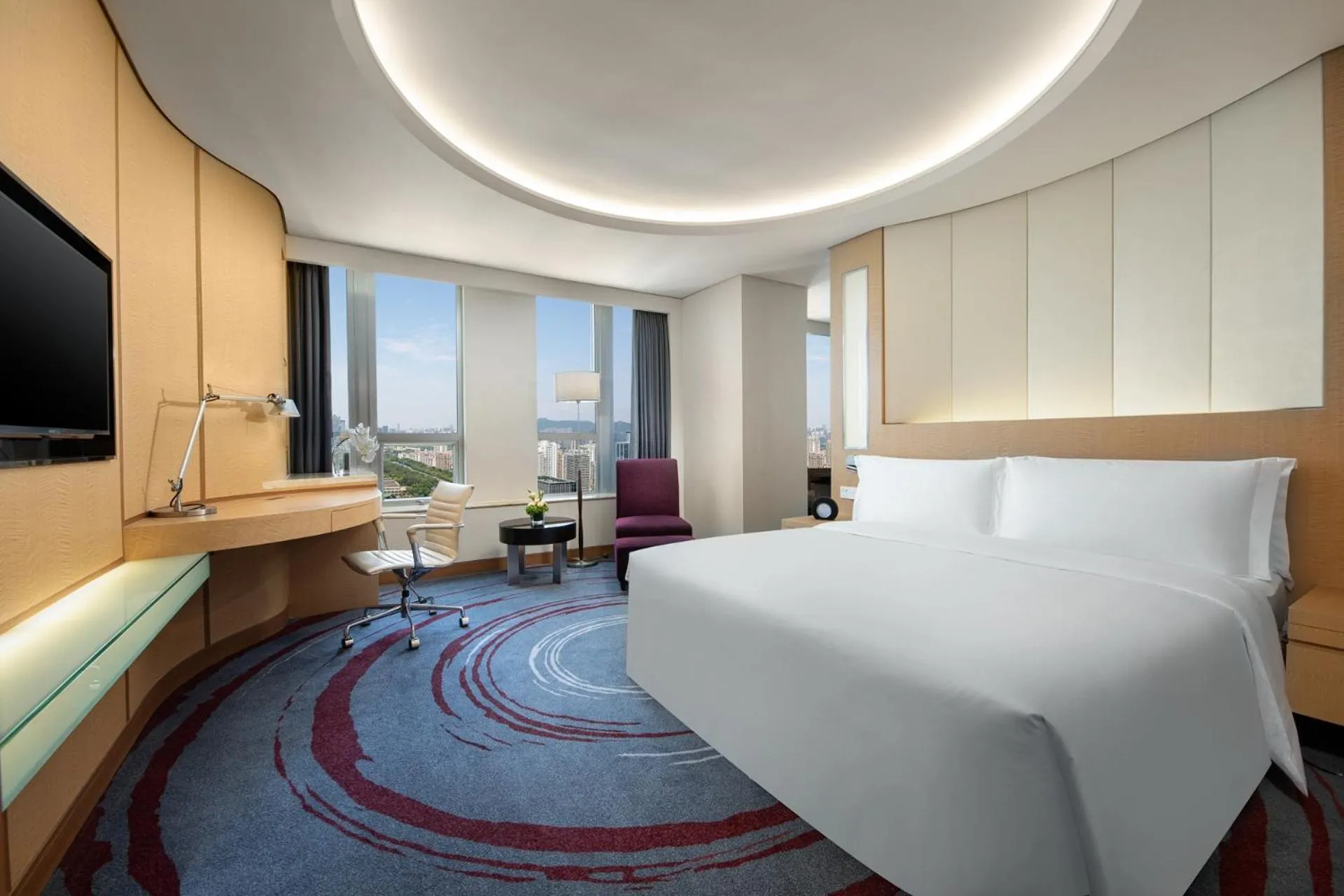 Bed in Crowne Plaza Shenzhen Futian