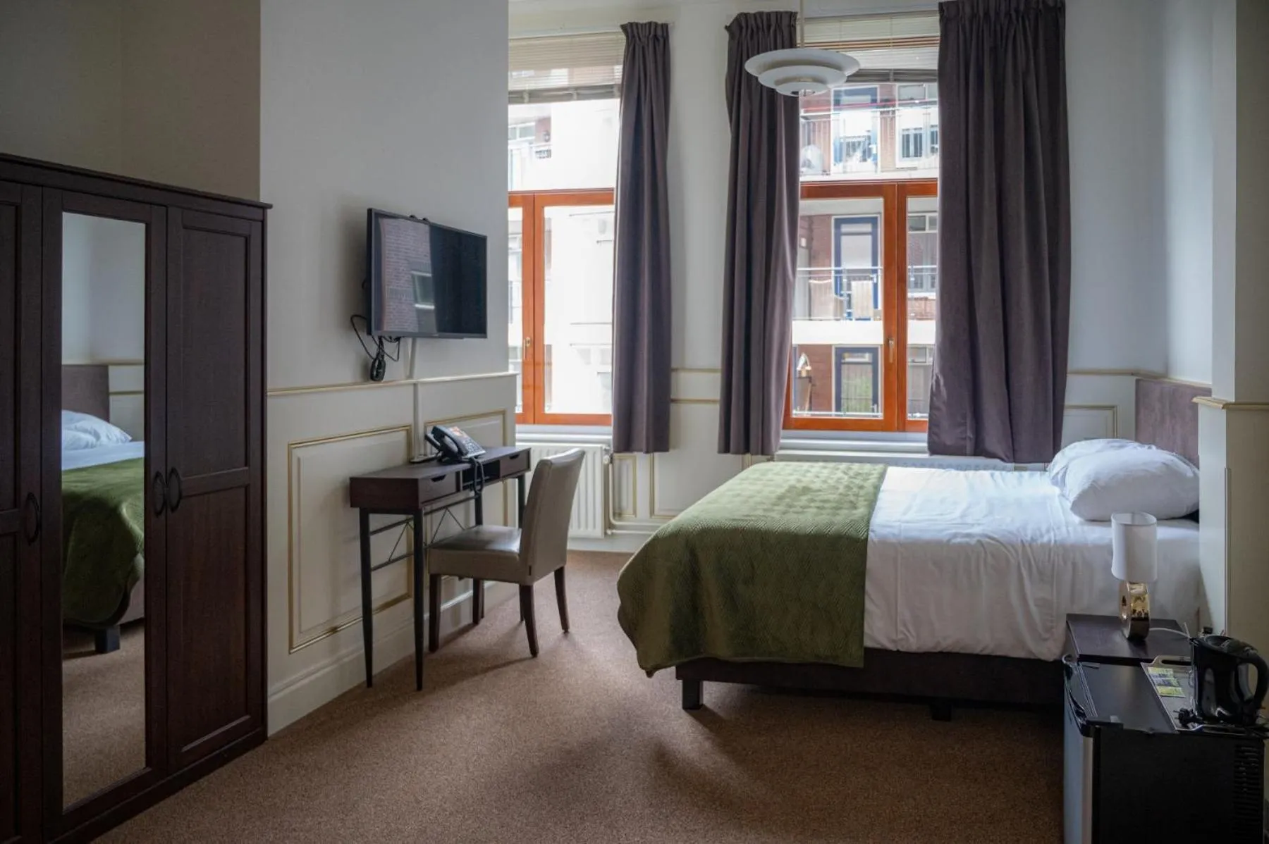 Photo of the whole room, Bed in The Velvet Lodge