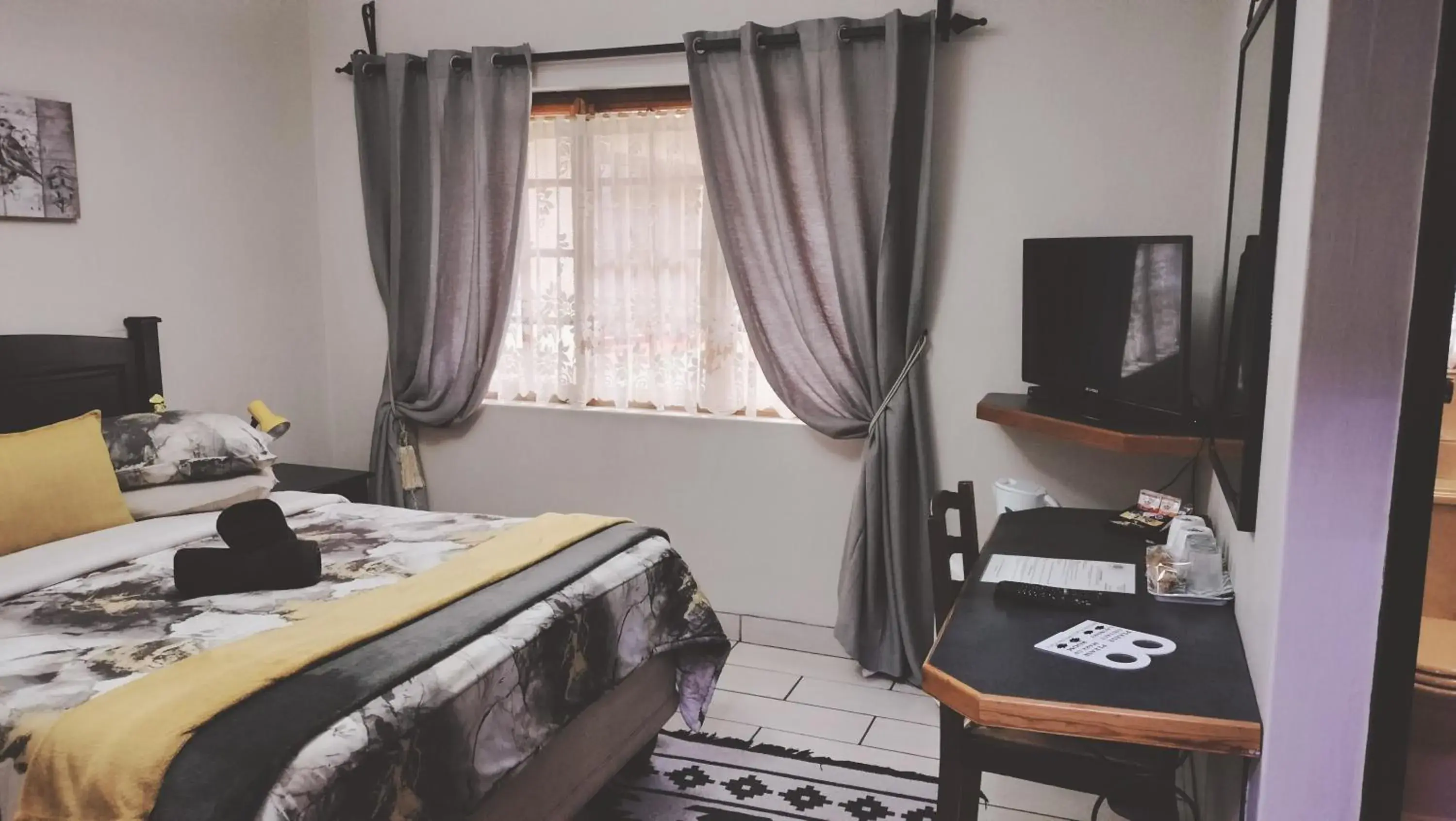 Large Double Room - single occupancy in Oregon Place Guest House Large Double Room - single occupancy in Oregon Place Guest House