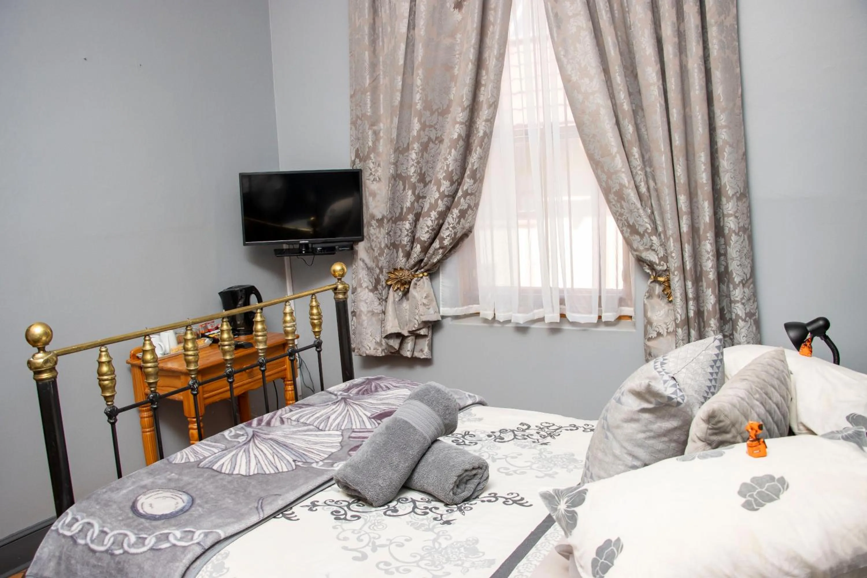 Bed in Oregon Place Guest House