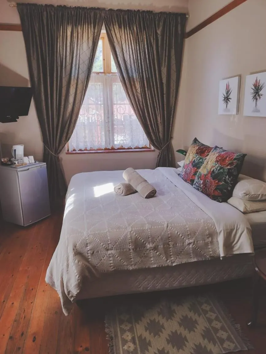 Comfort King Room - single occupancy in Oregon Place Guest House