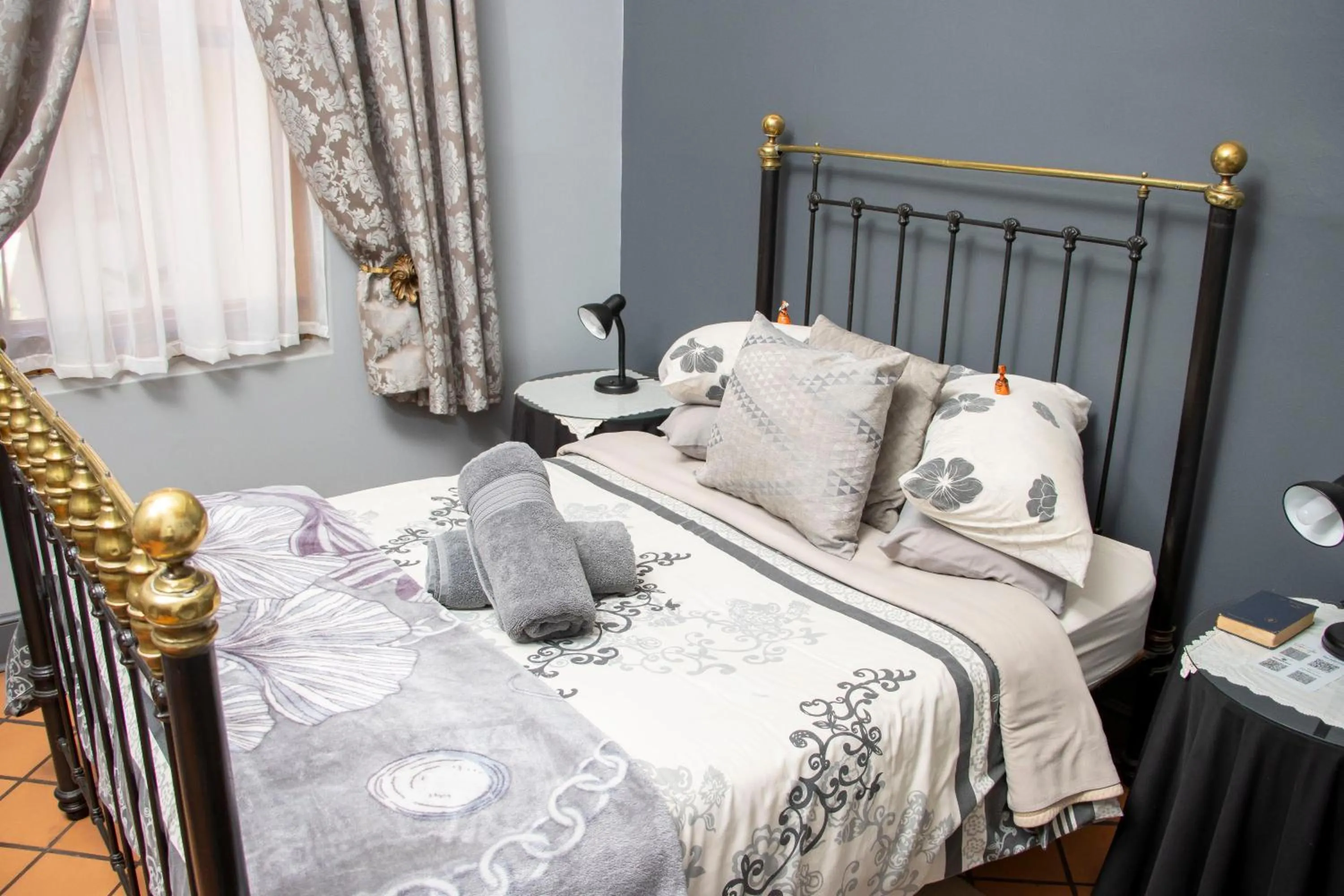 Bed in Oregon Place Guest House