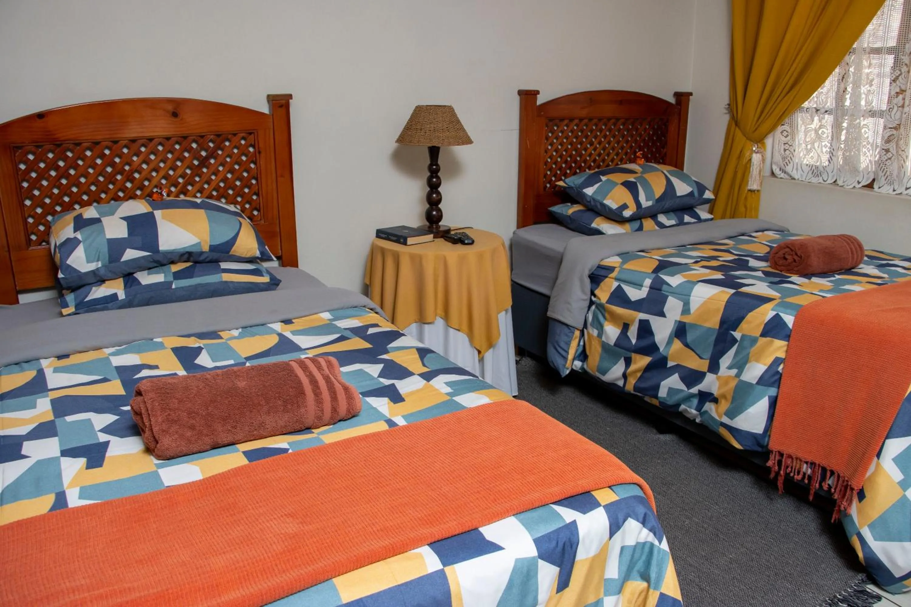 Bed in Oregon Place Guest House