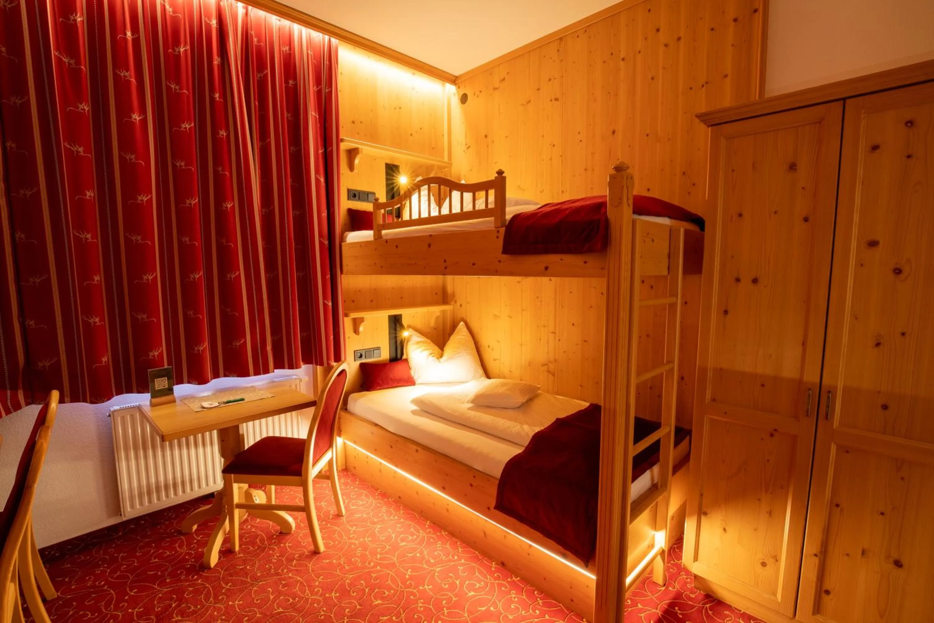 Photo of the whole room, Bed in Hotel Garni Monte Bianco