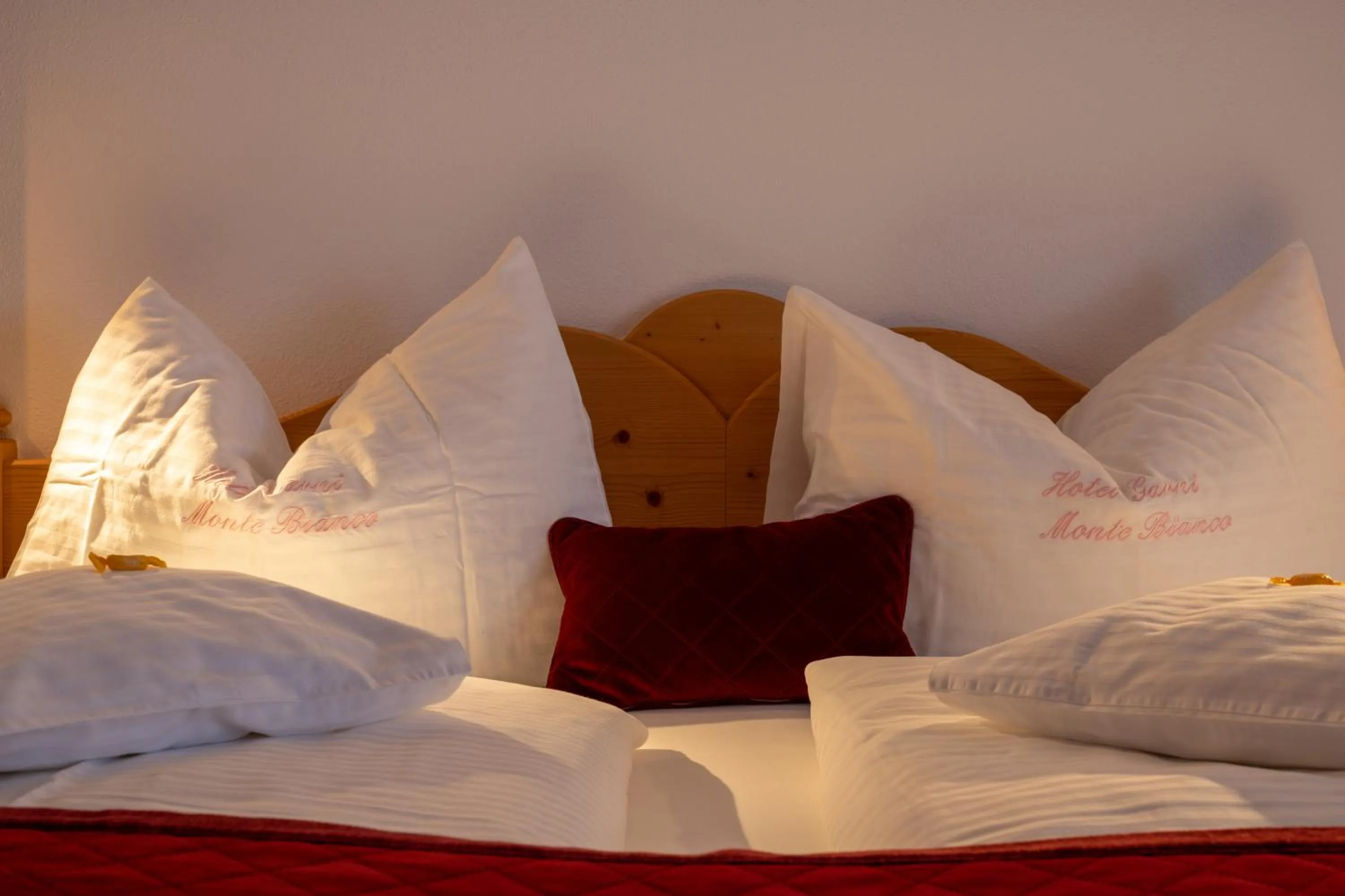 Photo of the whole room, Bed in Hotel Garni Monte Bianco