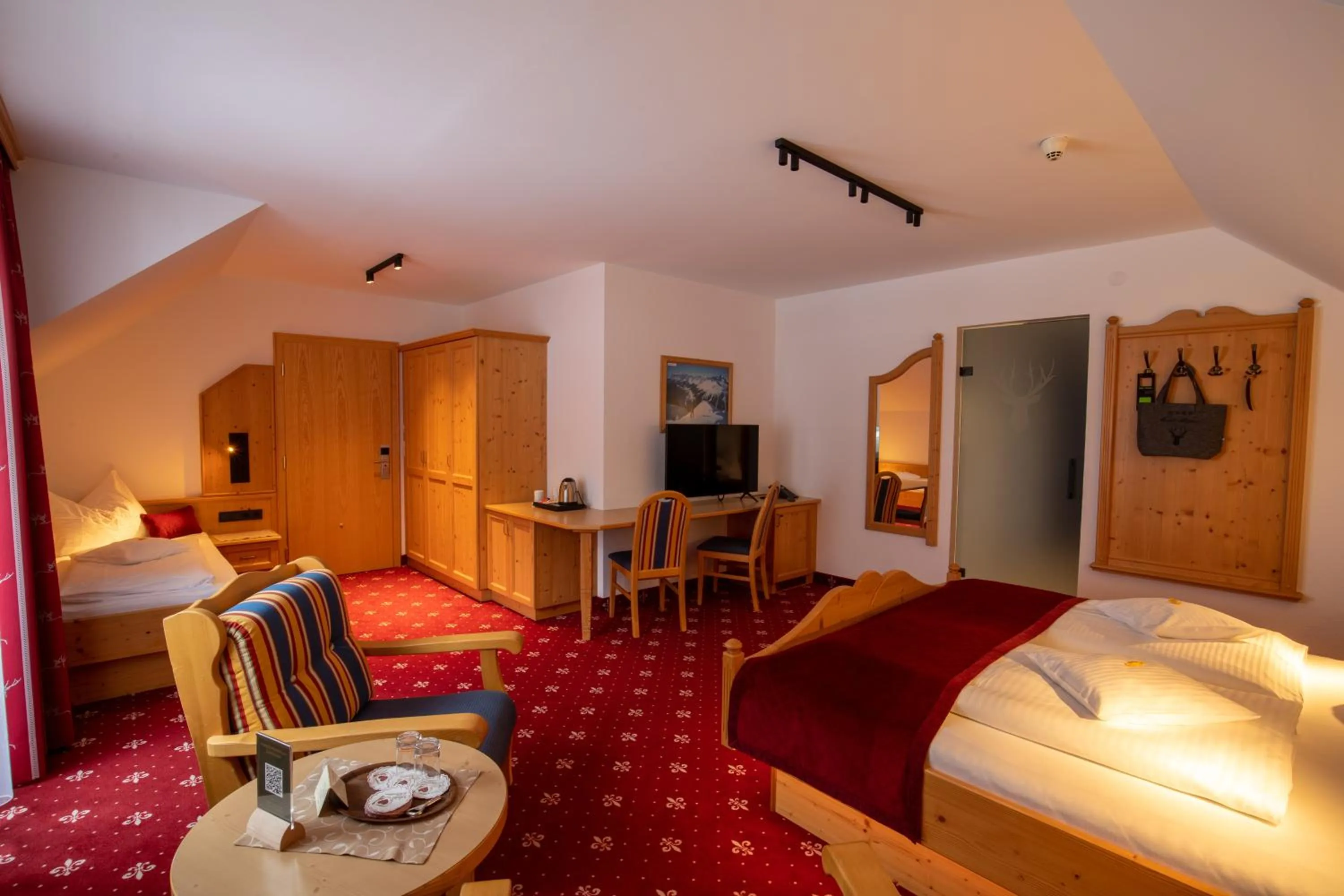 Photo of the whole room, Bed in Hotel Garni Monte Bianco