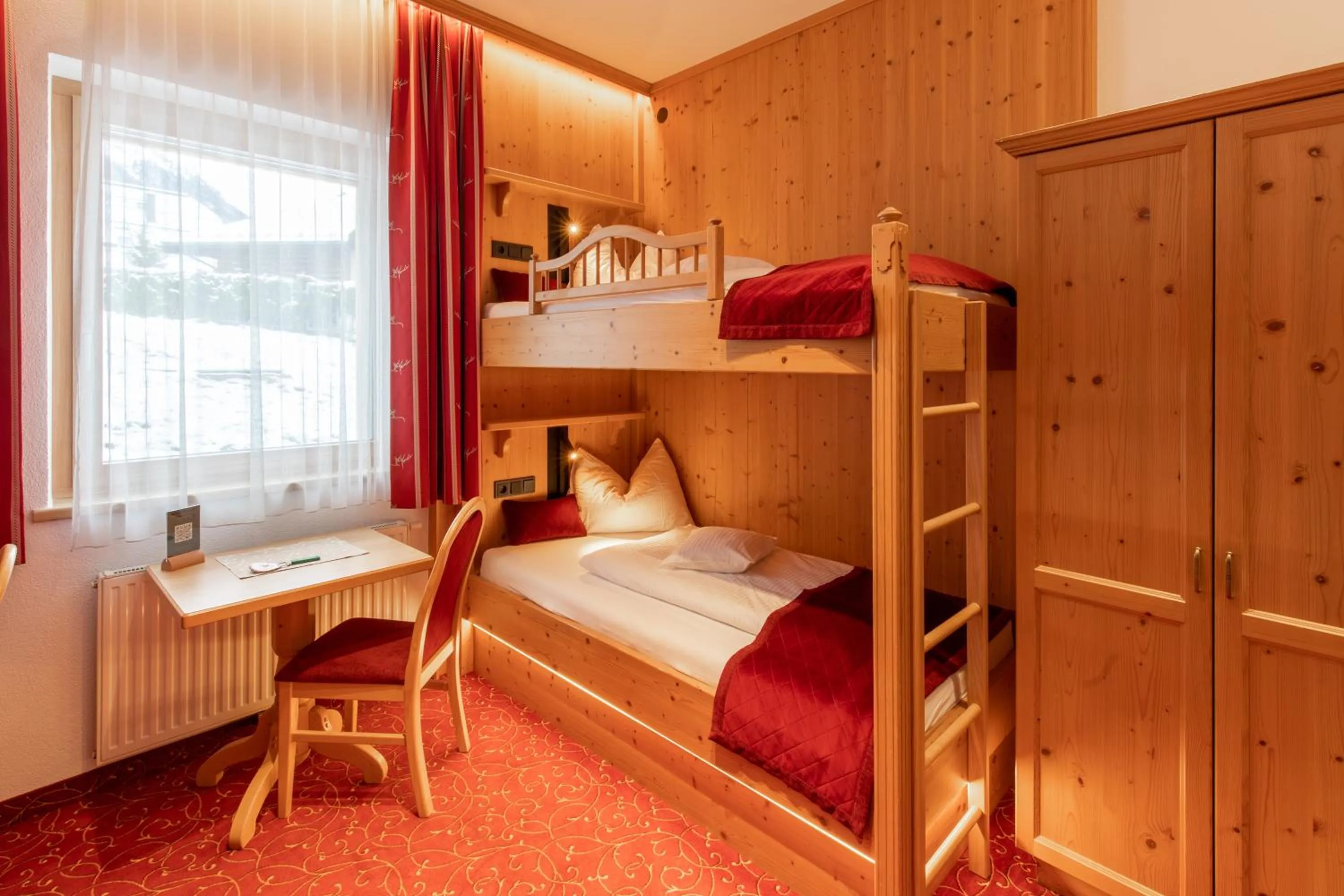 Photo of the whole room, Bed in Hotel Garni Monte Bianco