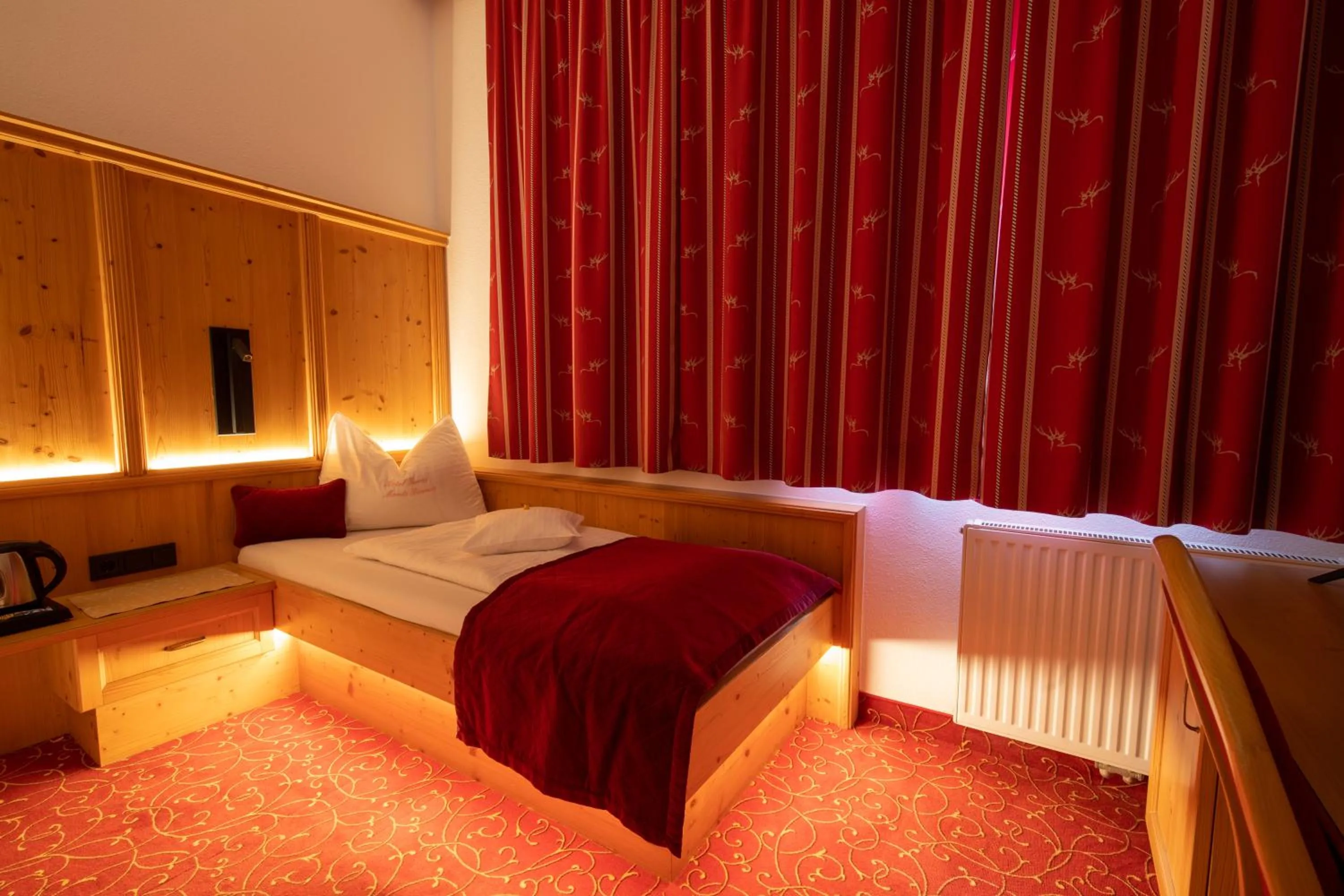 Photo of the whole room, Bed in Hotel Garni Monte Bianco