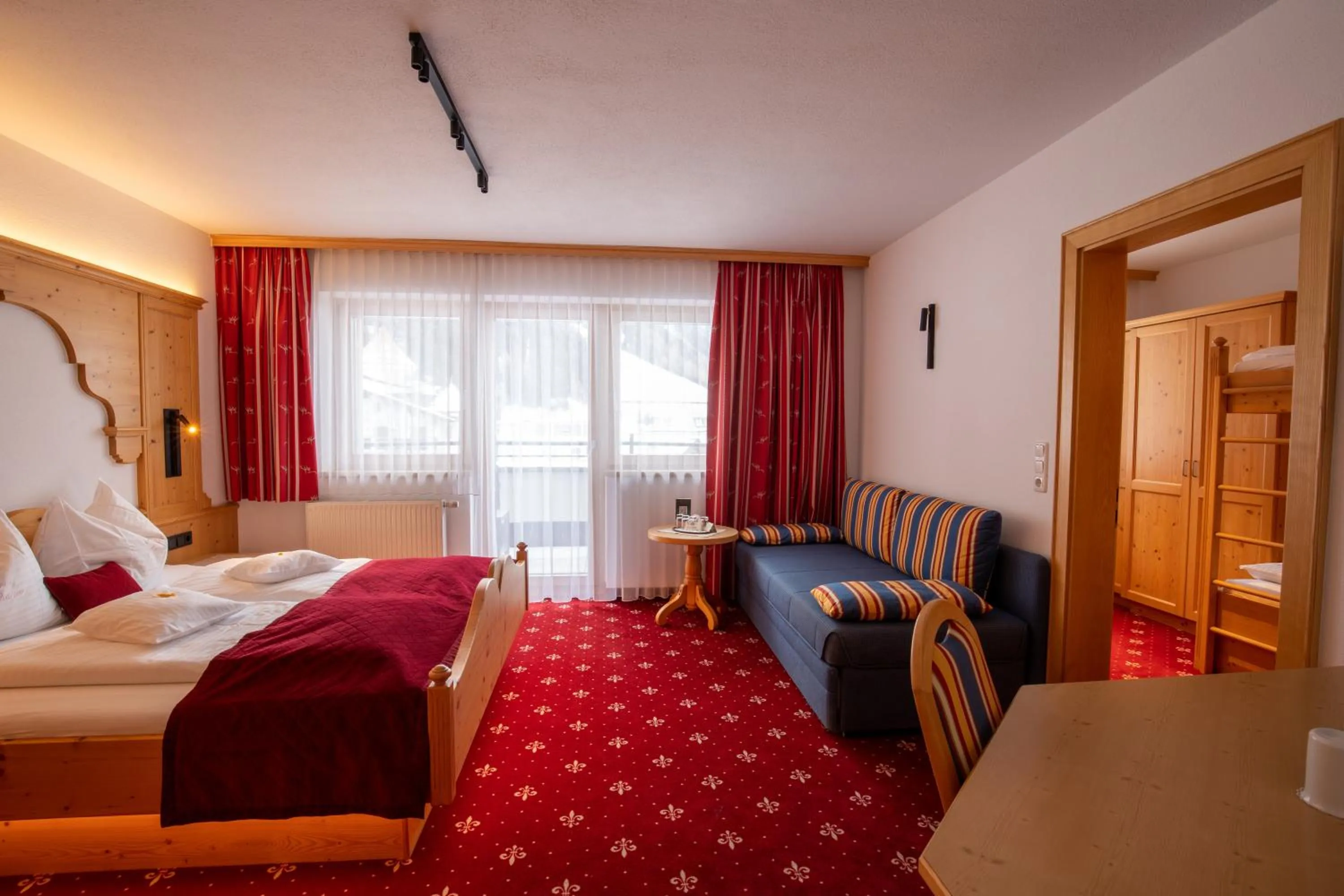 Photo of the whole room, Bed in Hotel Garni Monte Bianco