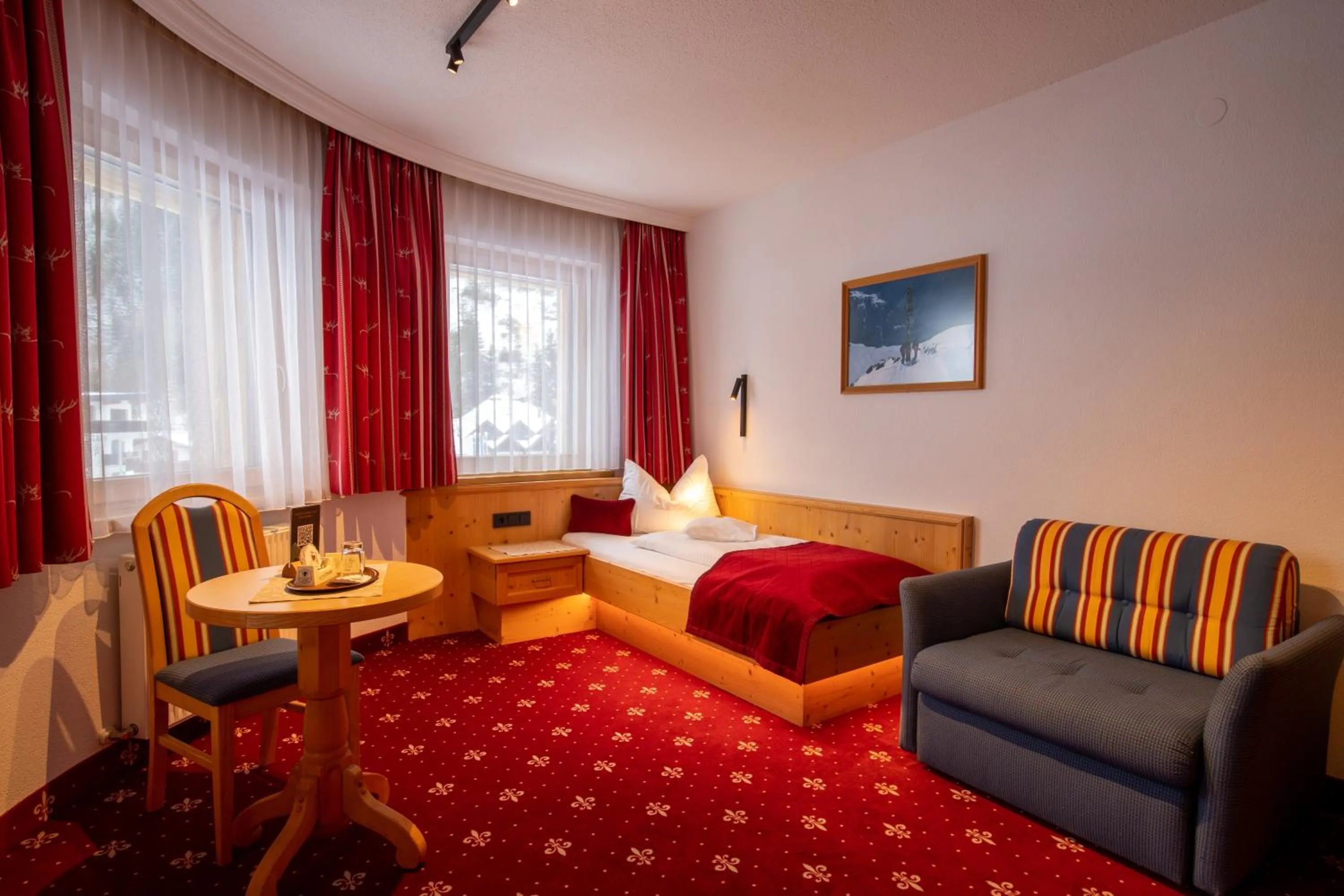 Photo of the whole room, Bed in Hotel Garni Monte Bianco