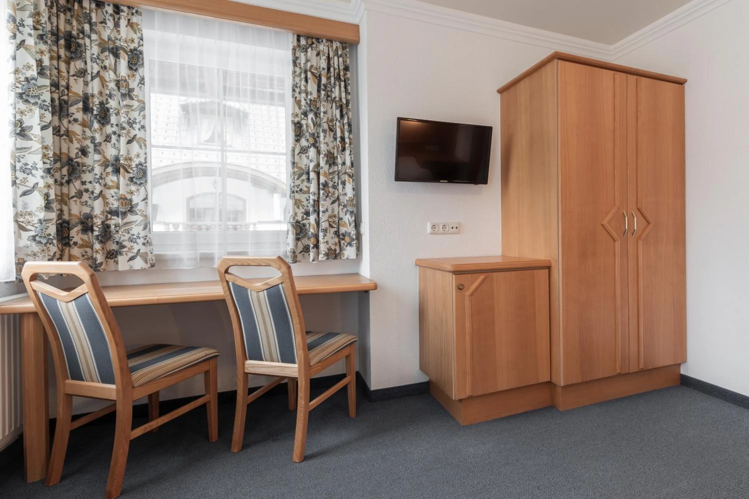 SCHMID Rooms & Apartments