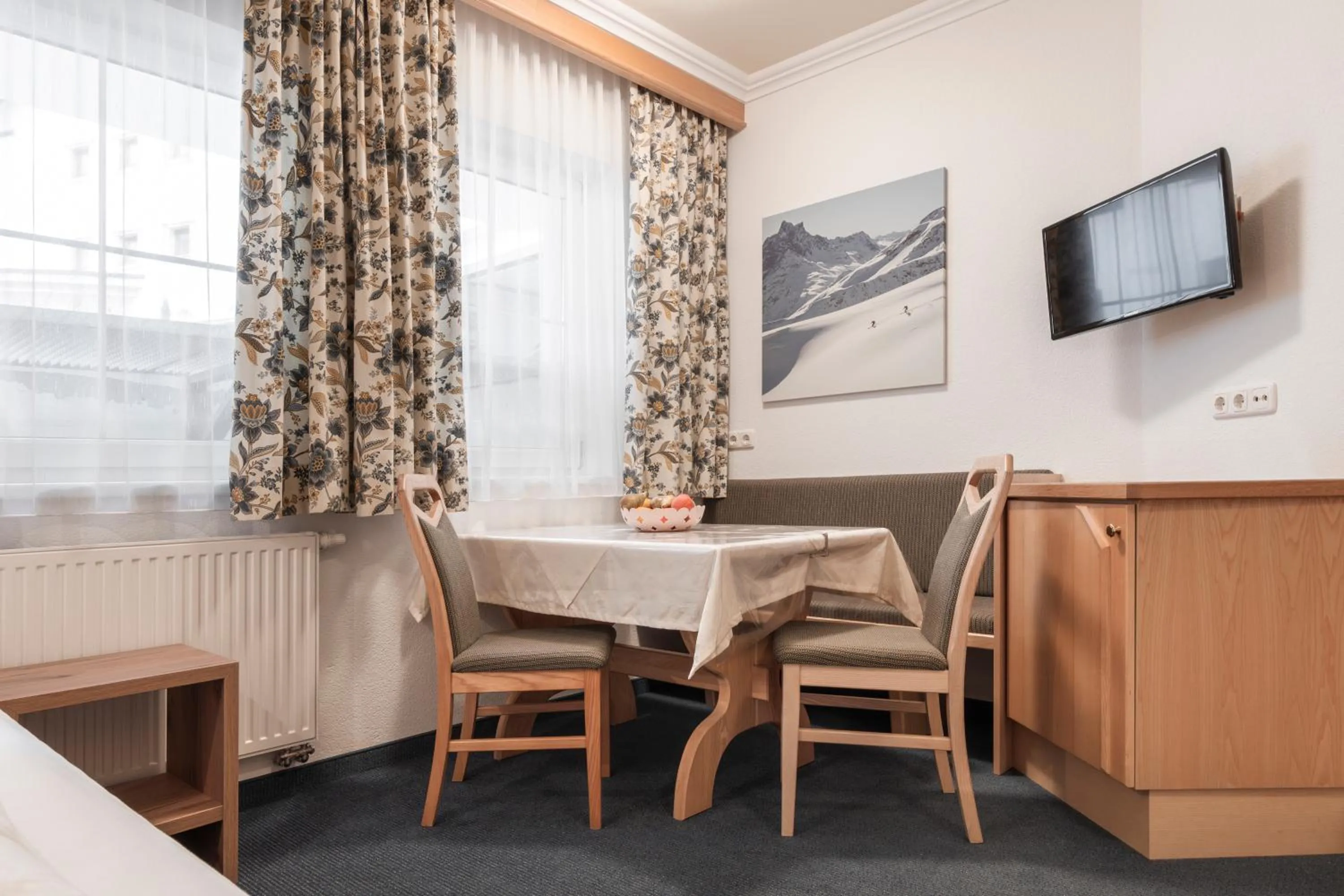 SCHMID Rooms & Apartments