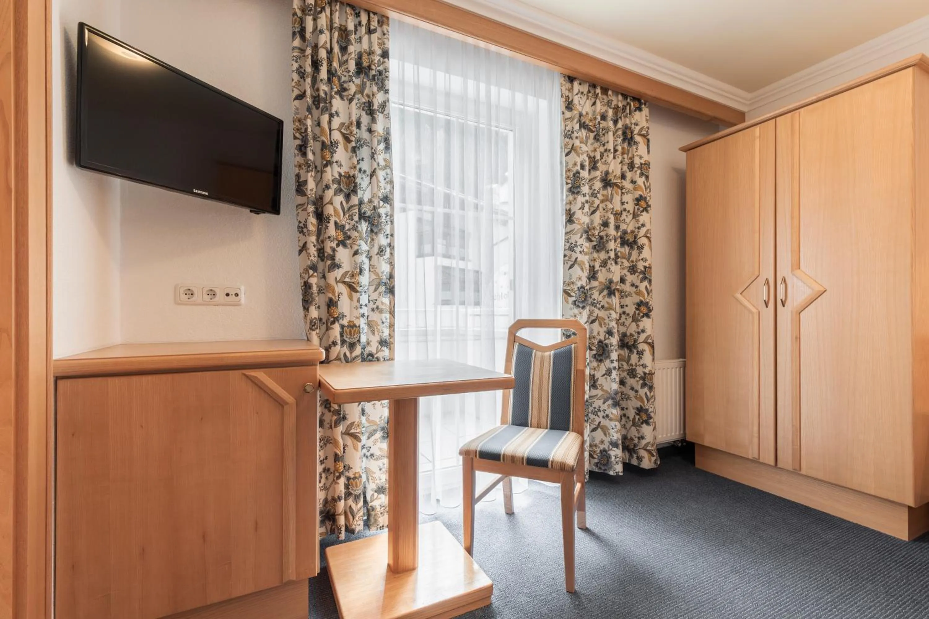 SCHMID Rooms & Apartments