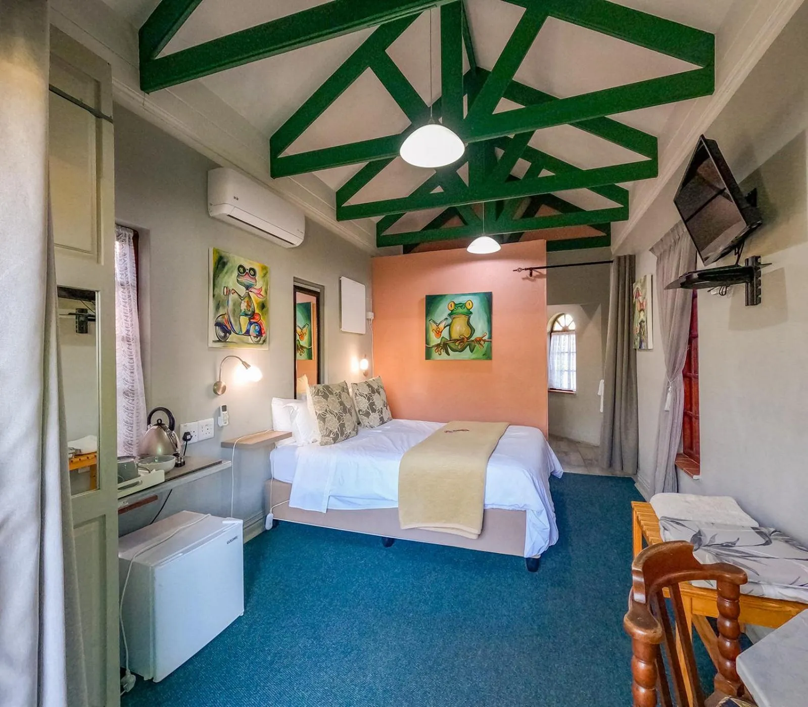 Photo of the whole room, Bed in Westlodge at Graskop B&B